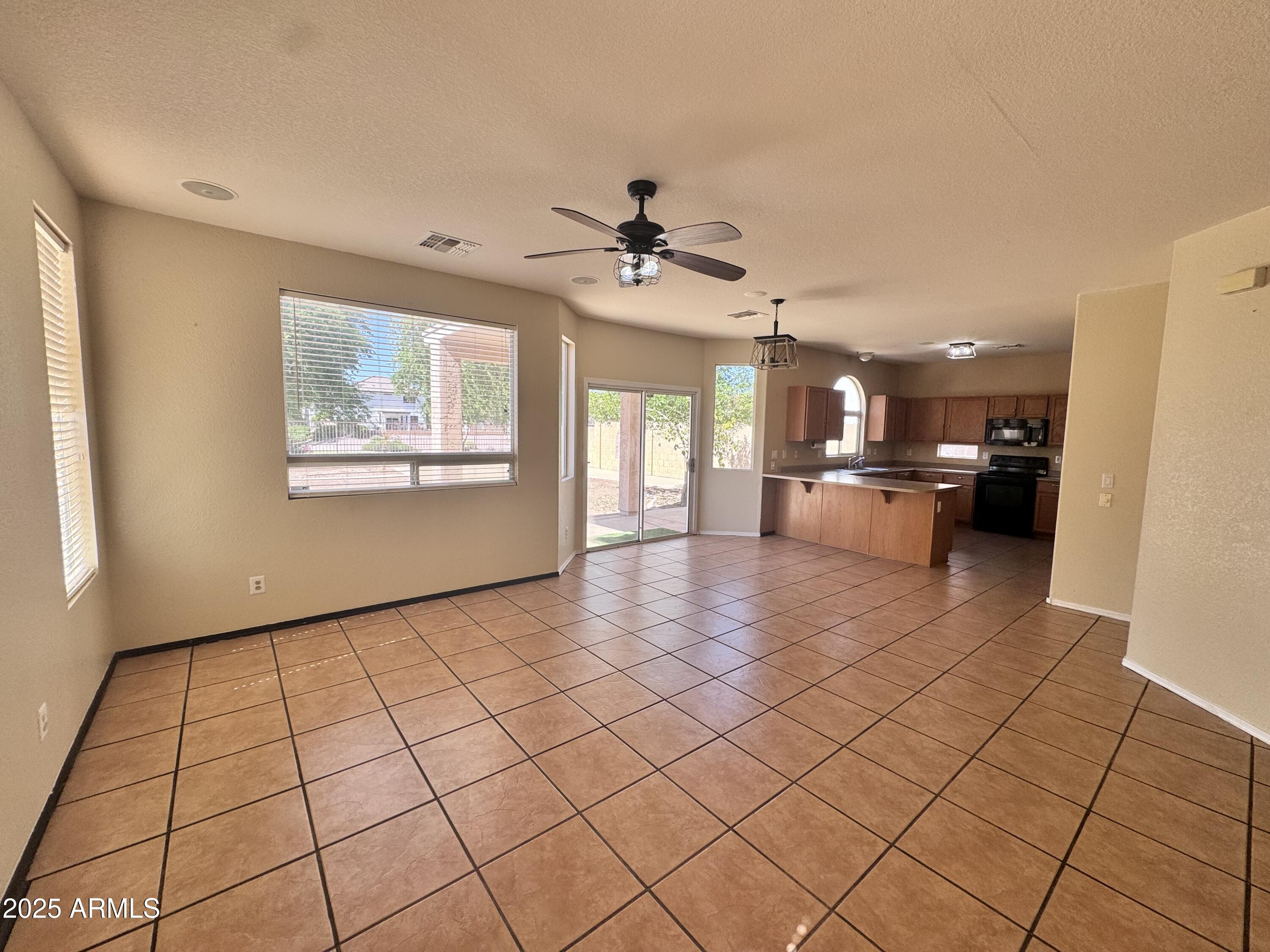 4686 E MEADOW CREEK Way