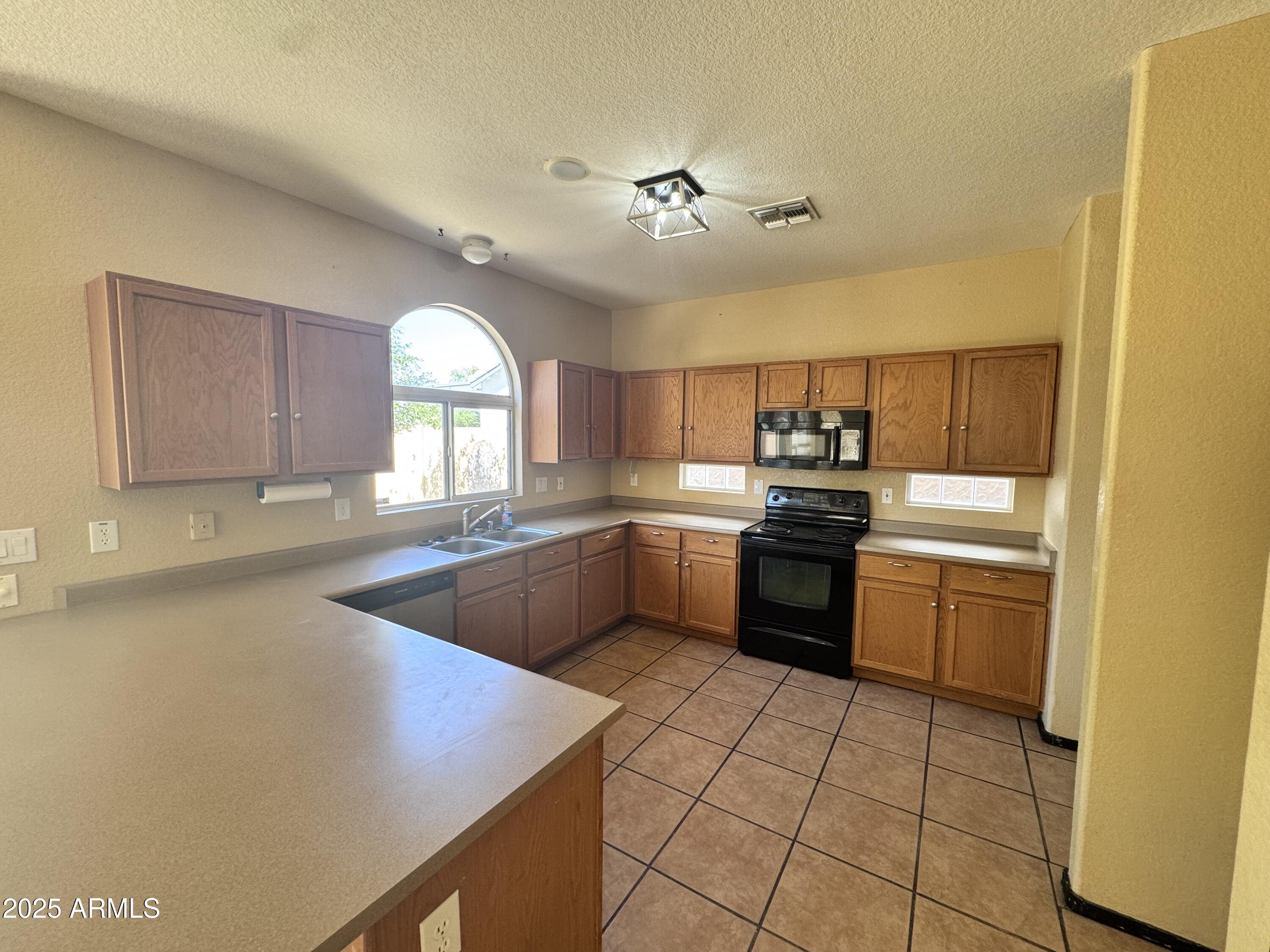 4686 E MEADOW CREEK Way