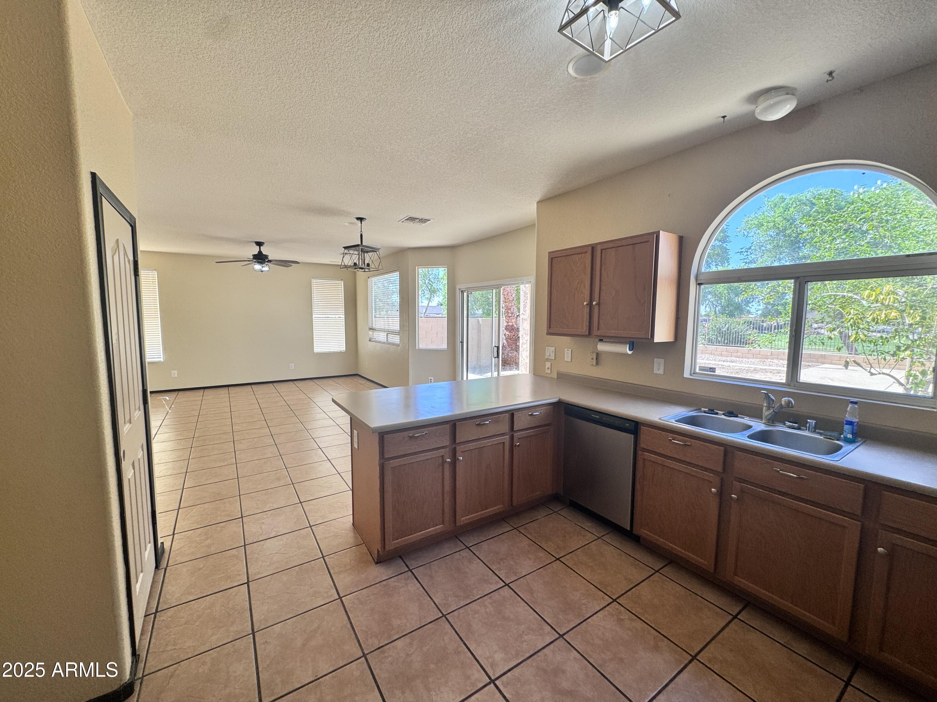 4686 E MEADOW CREEK Way