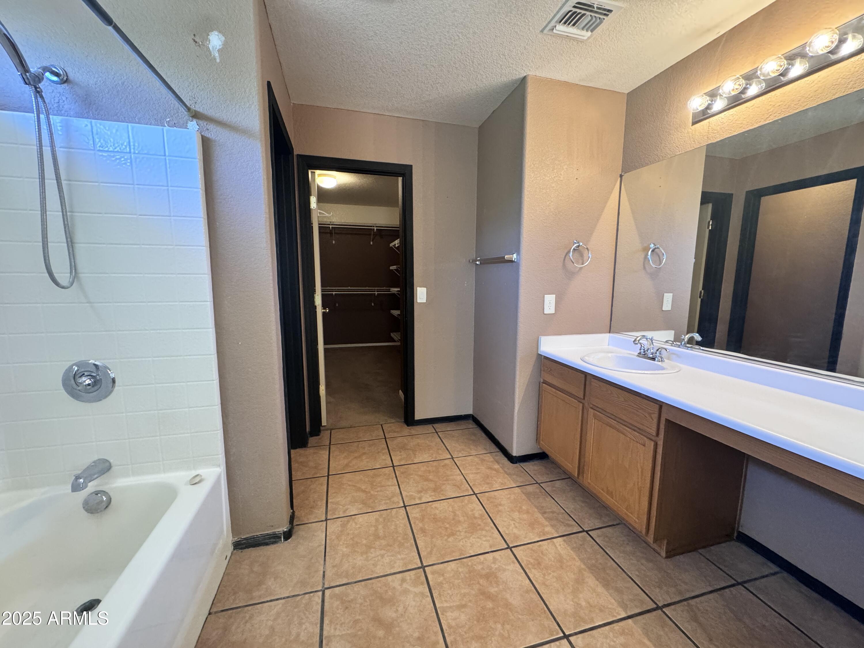 4686 E MEADOW CREEK Way