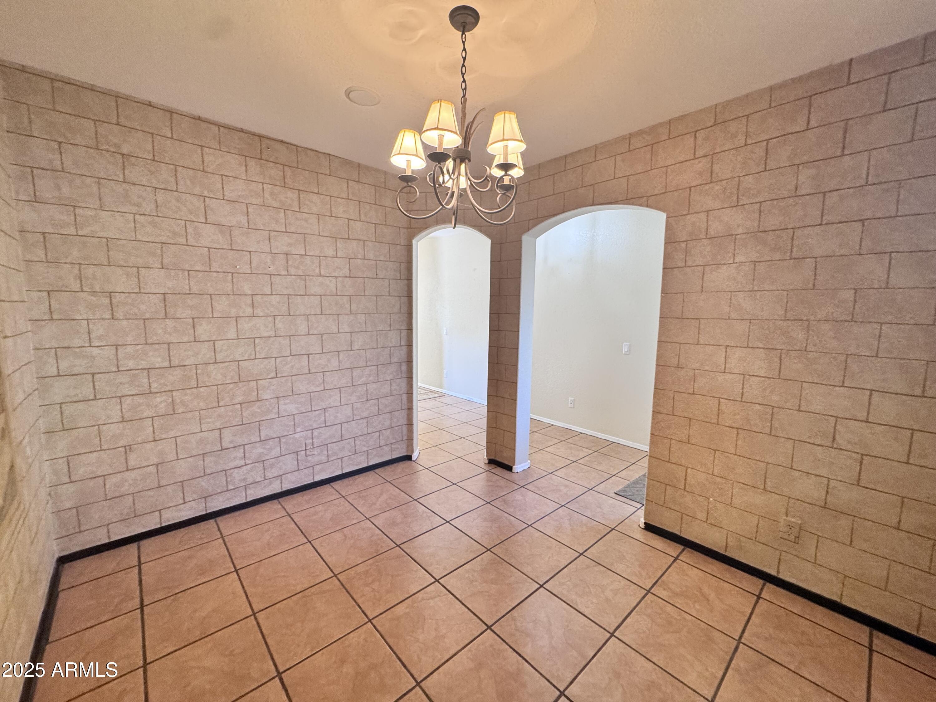 4686 E MEADOW CREEK Way