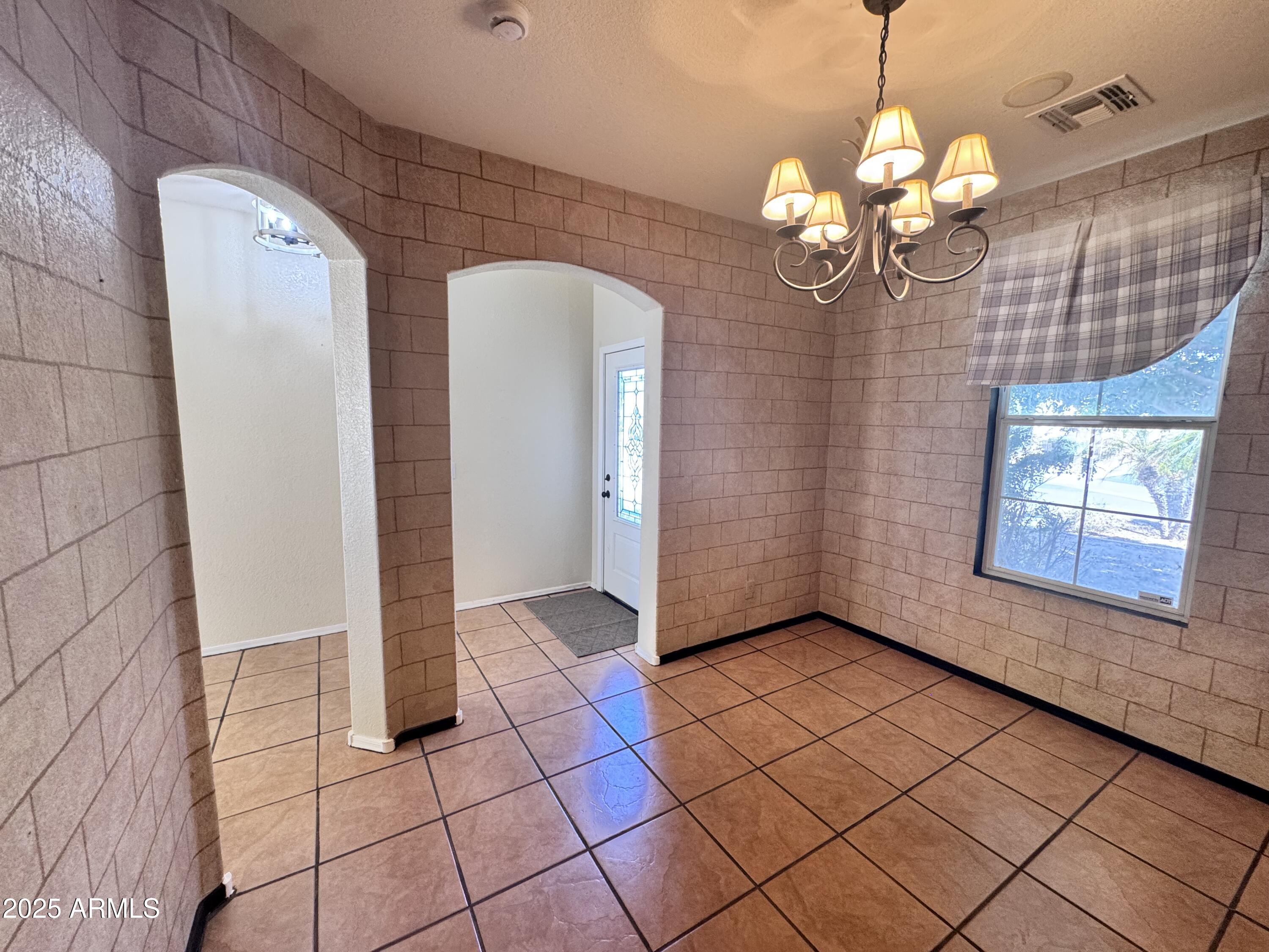 4686 E MEADOW CREEK Way