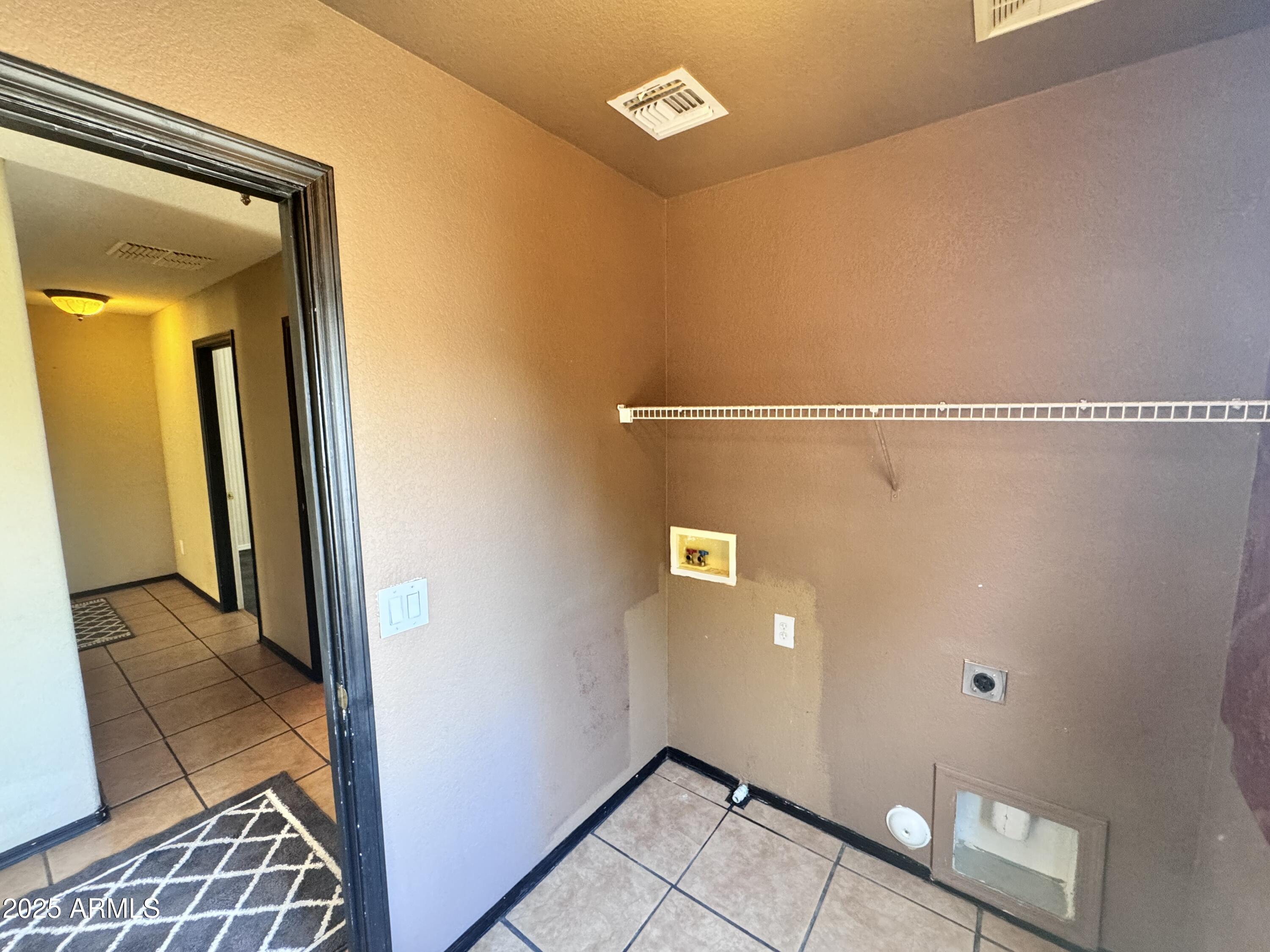 4686 E MEADOW CREEK Way