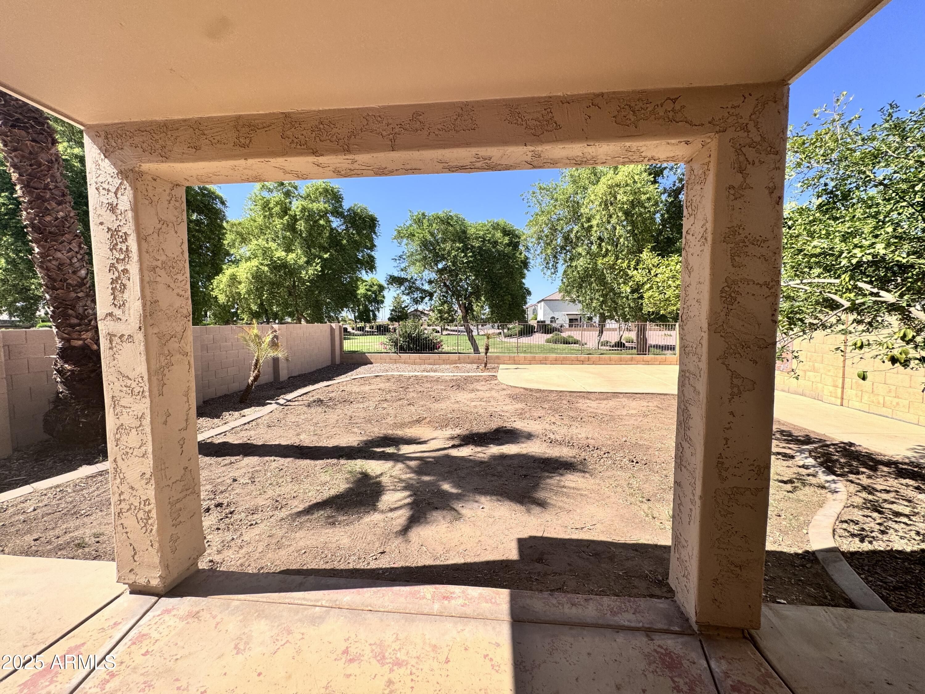 4686 E MEADOW CREEK Way