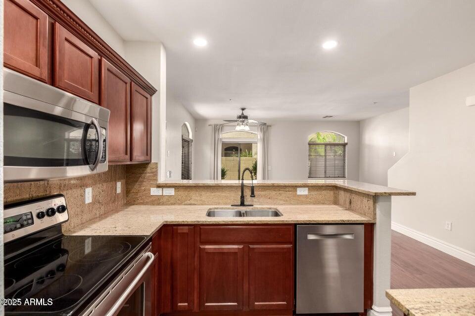 2727 N PRICE Road, 32