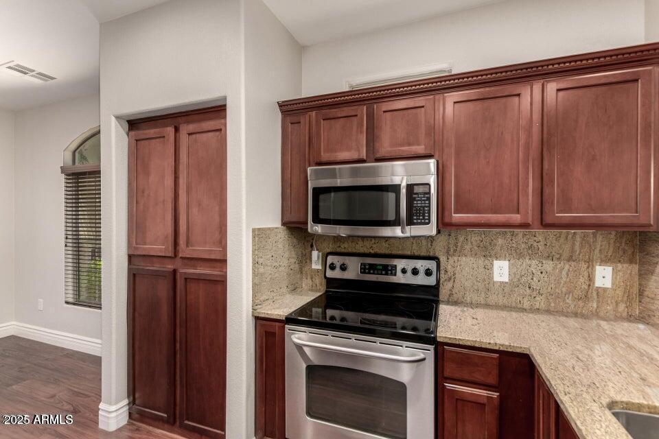 2727 N PRICE Road, 32