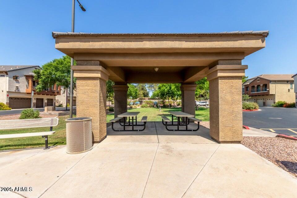 2727 N PRICE Road, 32