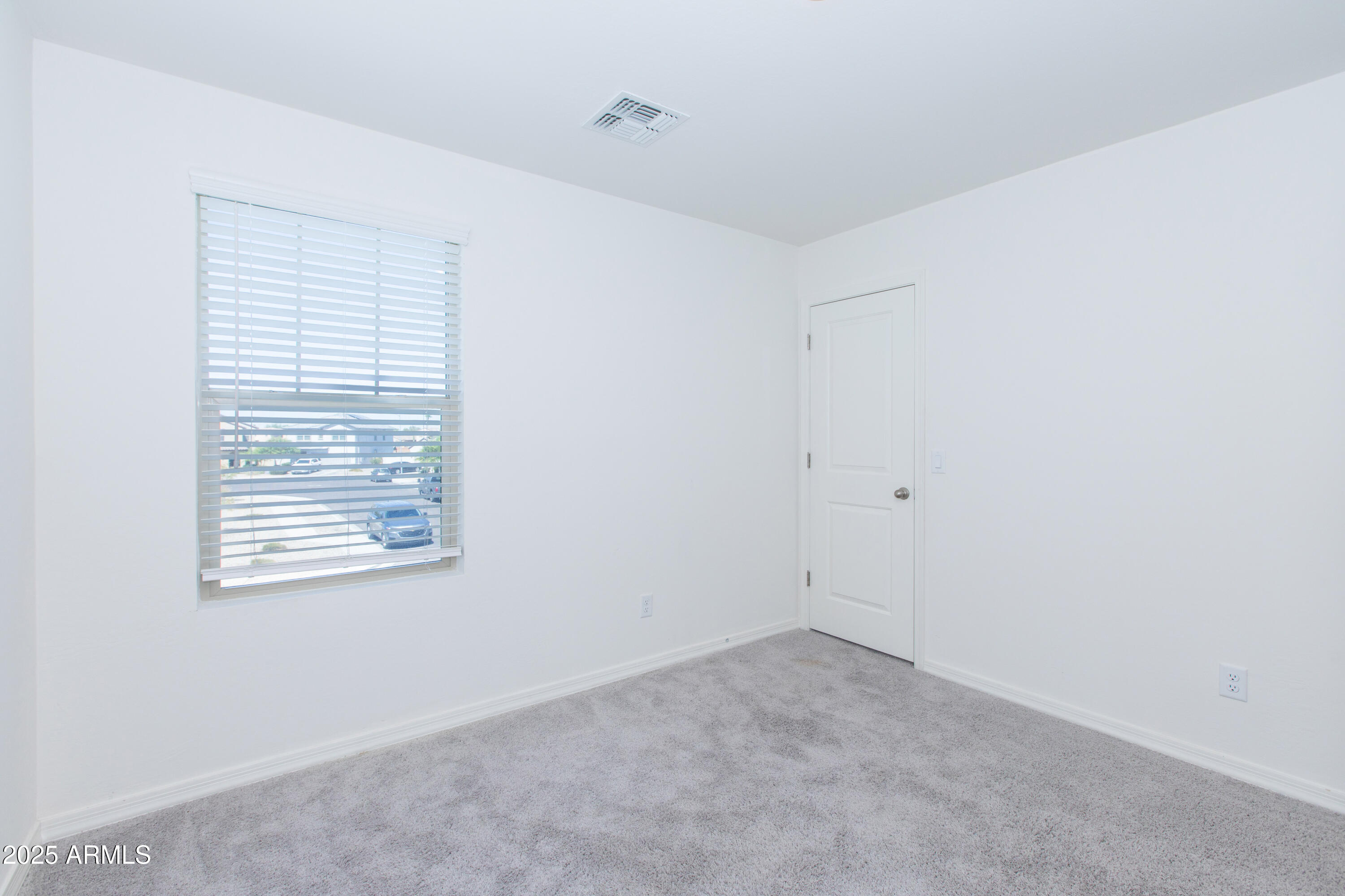 8125 S 64th Lane