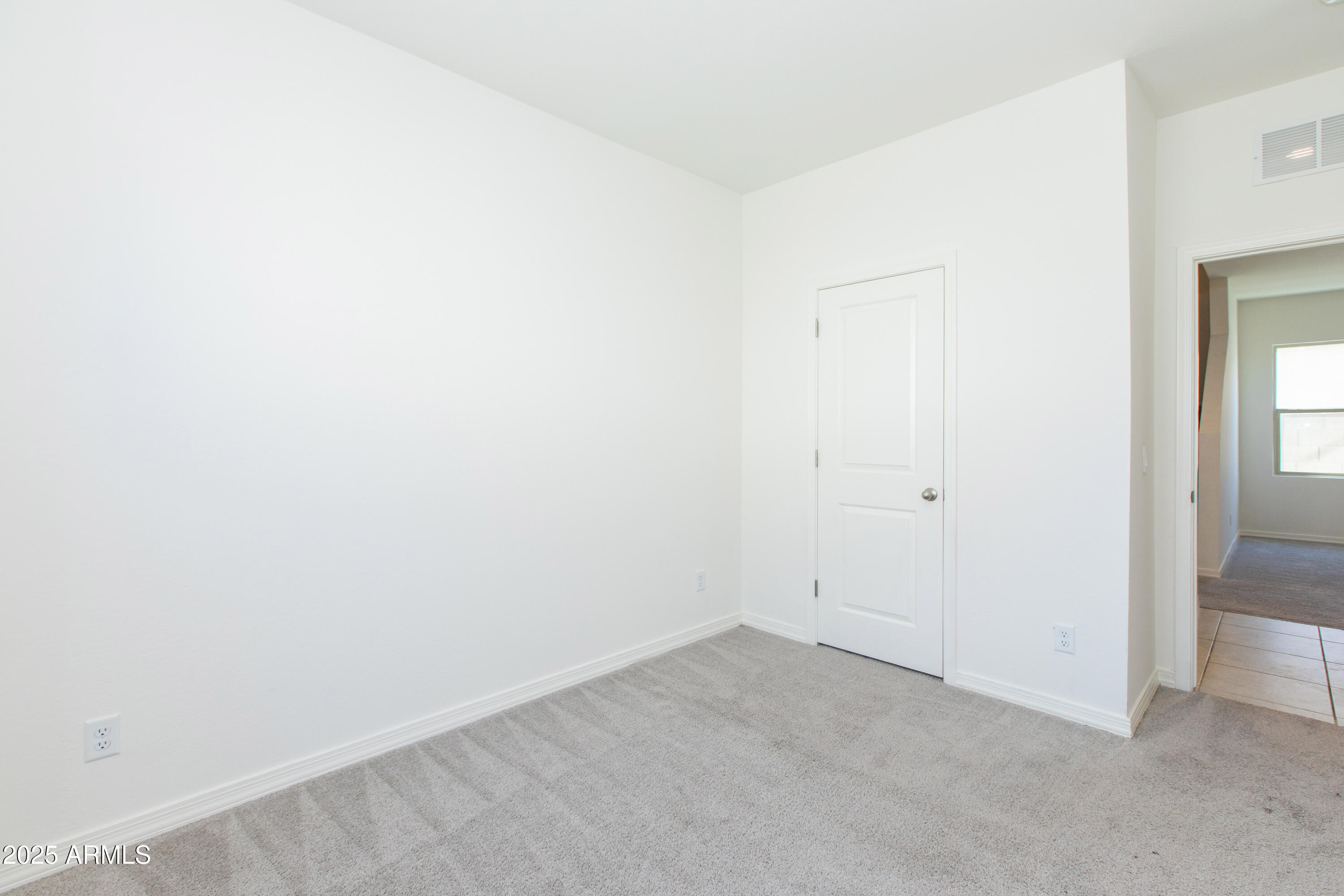 8125 S 64th Lane
