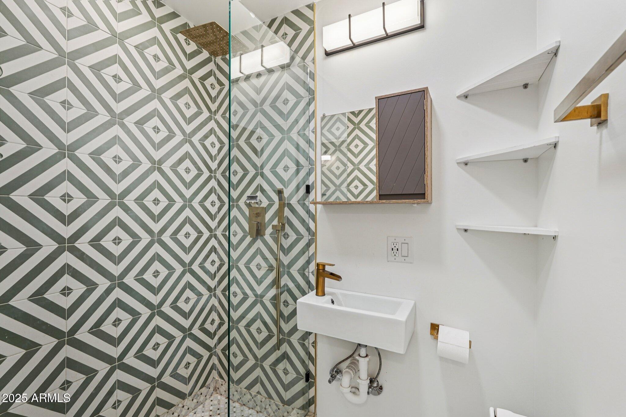 511 E CHEERY LYNN Road