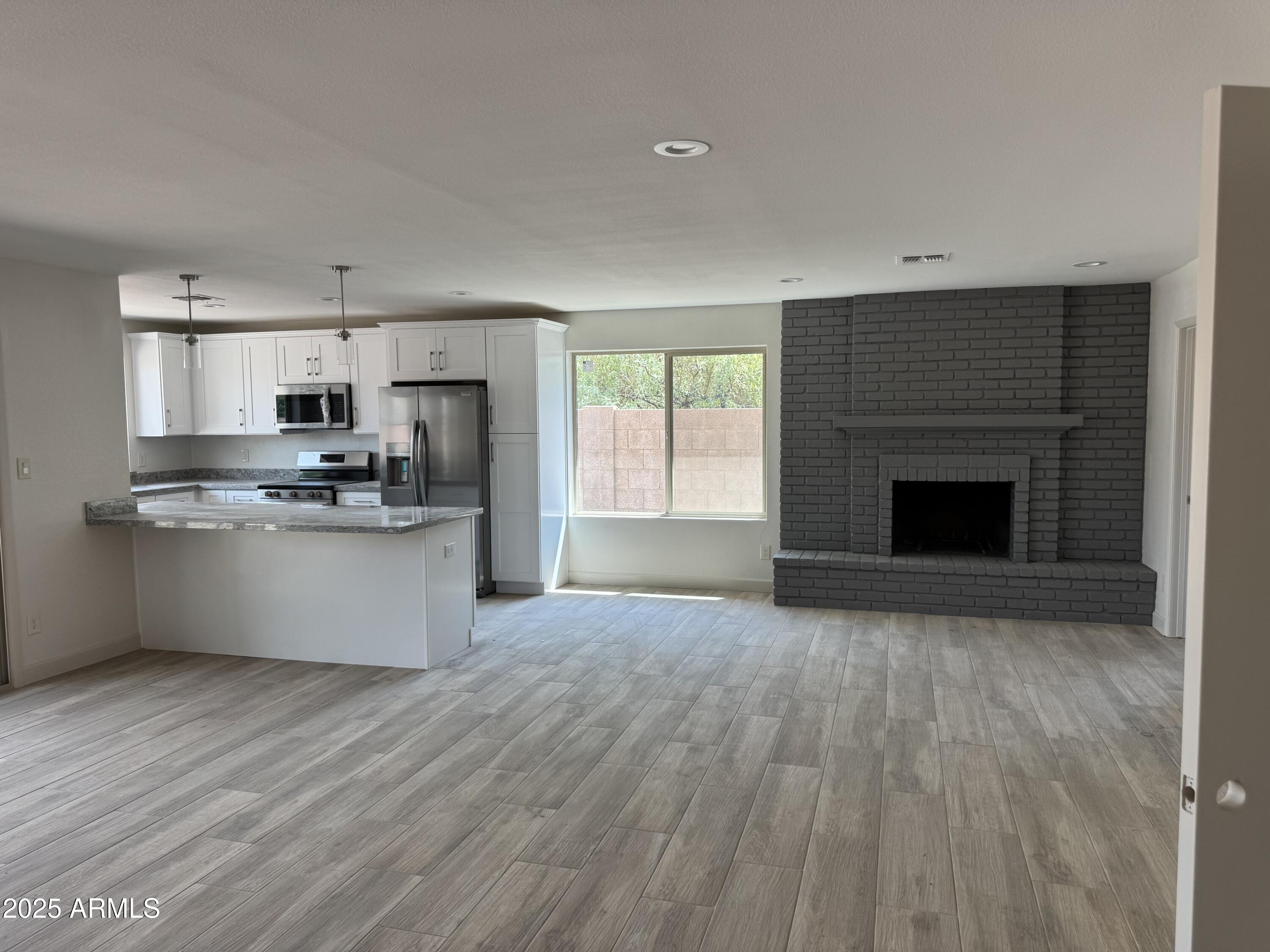 8832 W HIGHLAND Avenue