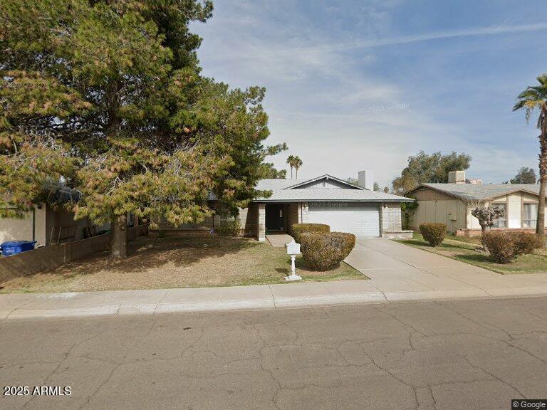 8832 W HIGHLAND Avenue