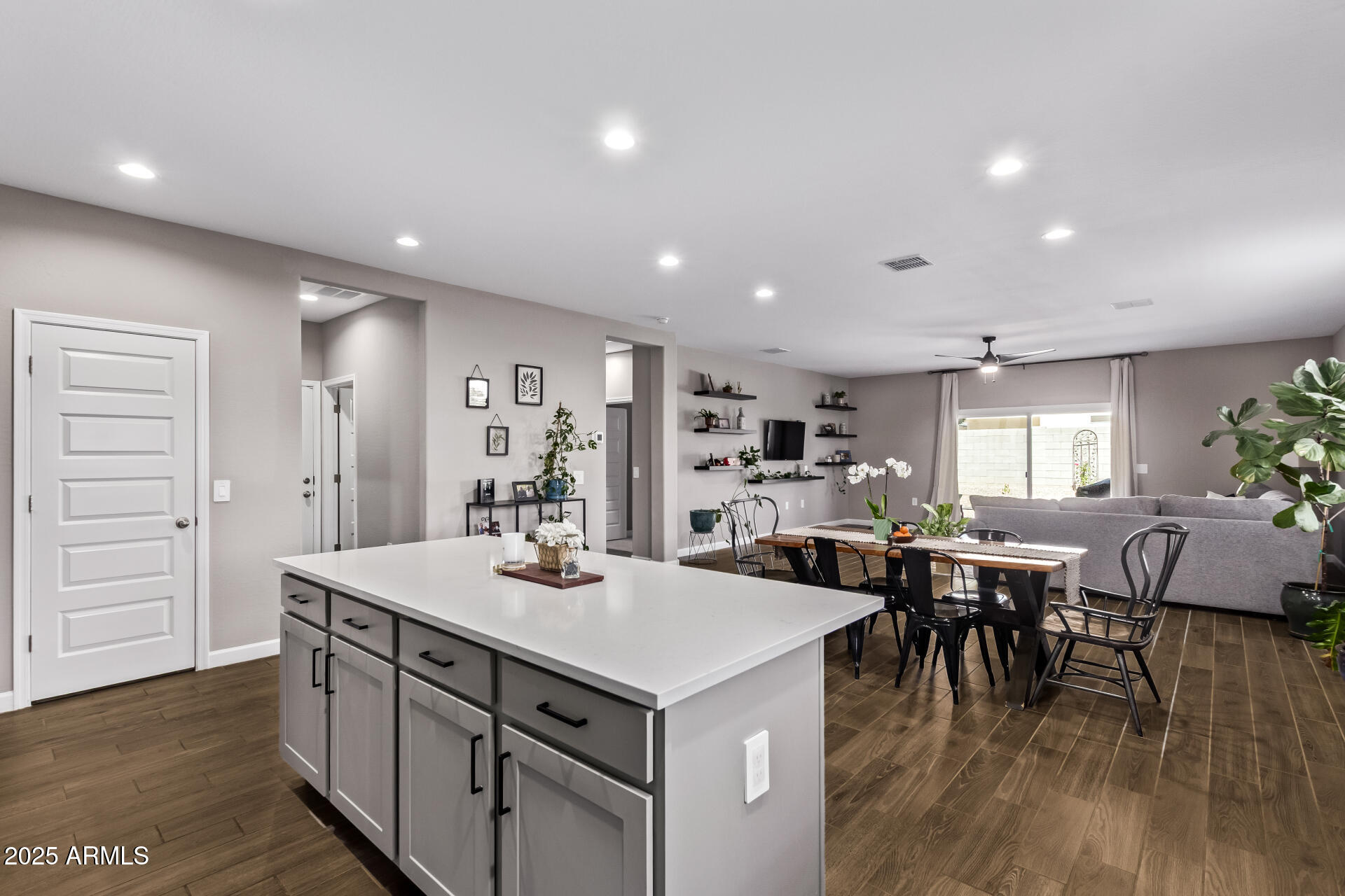 1228 W GLOUCESTER Road