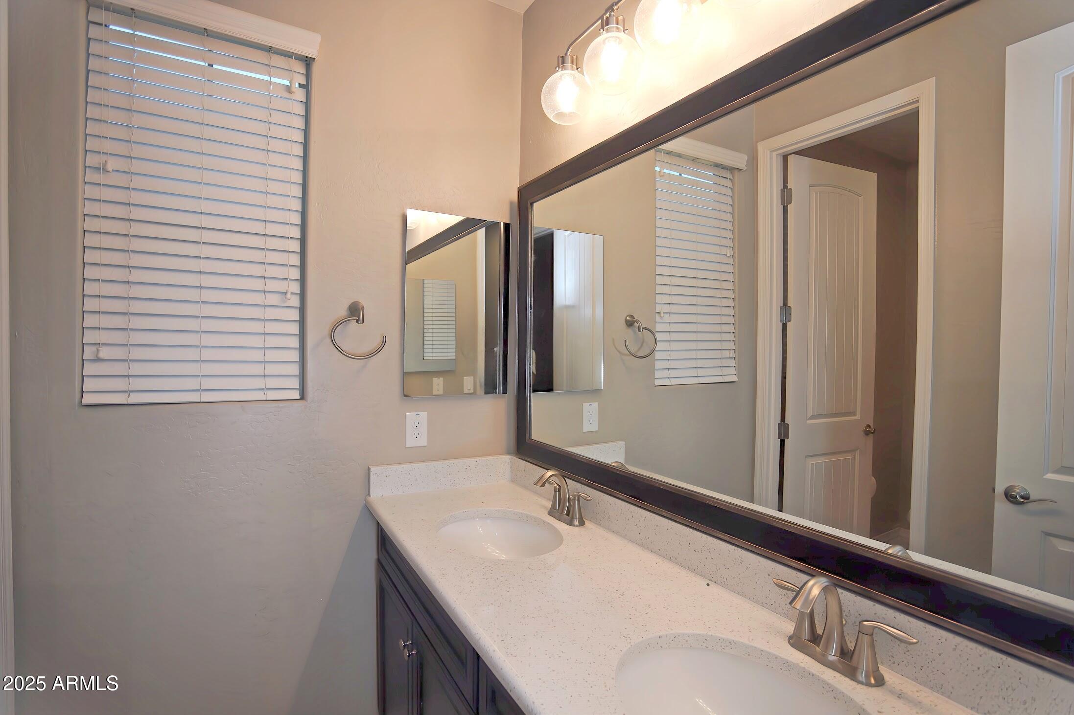 1954 E GERONIMO Street