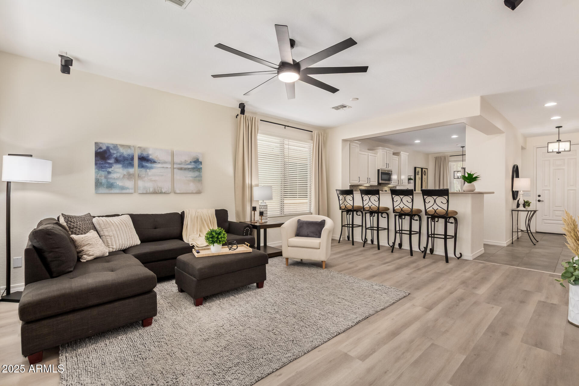 697 W TWIN PEAKS Parkway