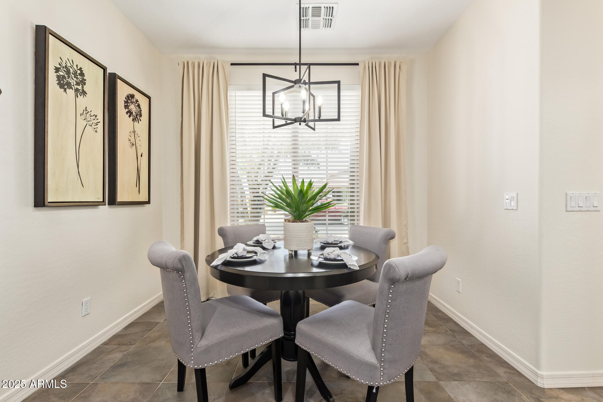 697 W TWIN PEAKS Parkway