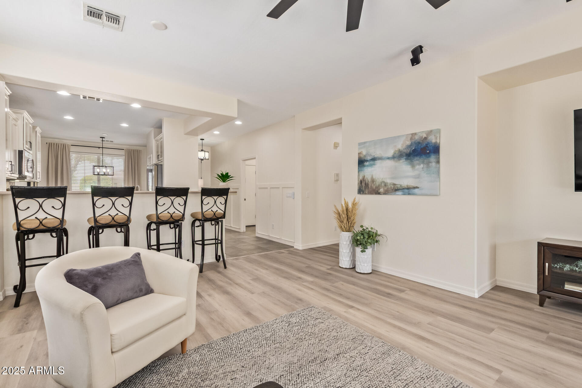 697 W TWIN PEAKS Parkway