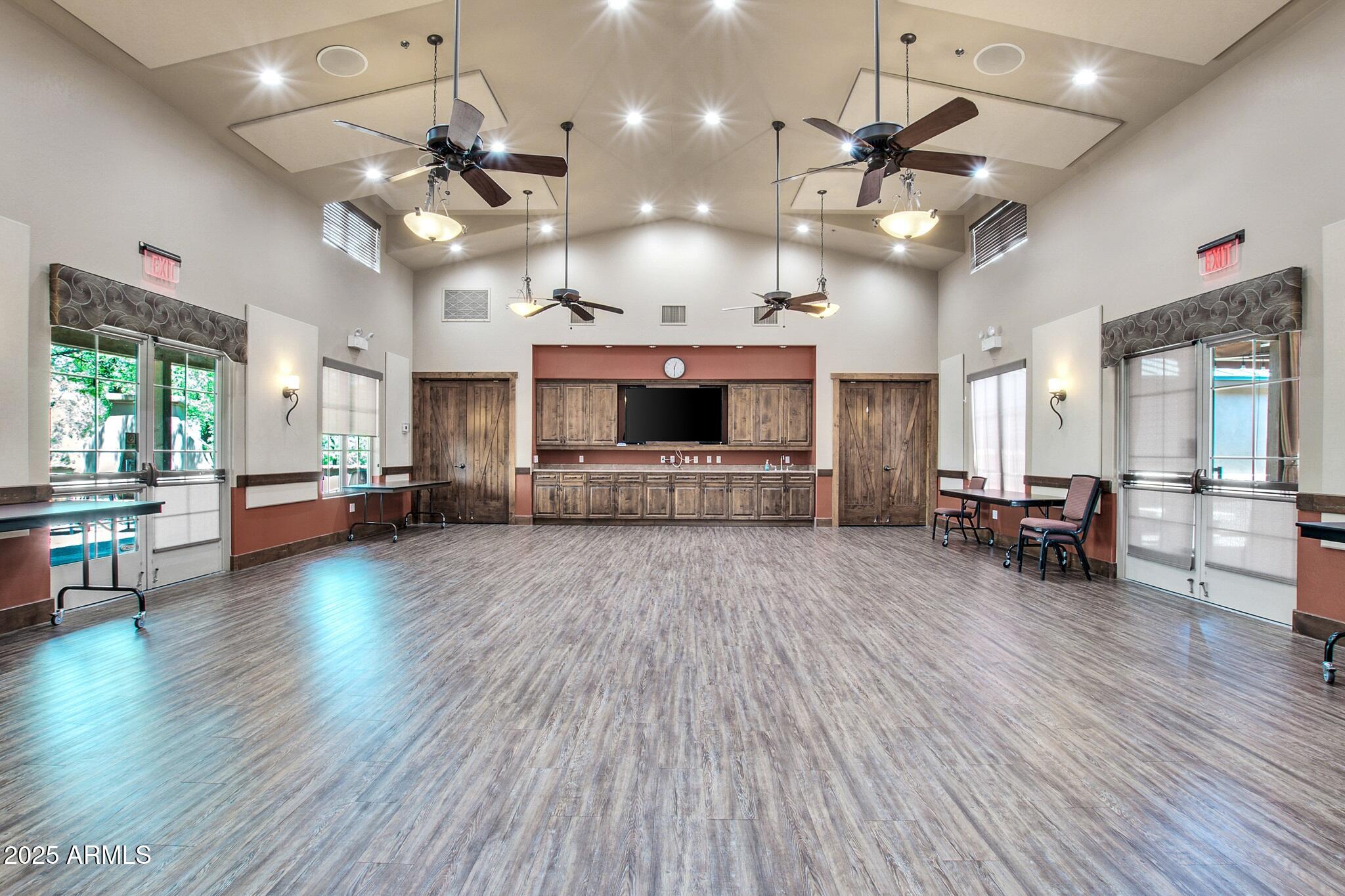 697 W TWIN PEAKS Parkway