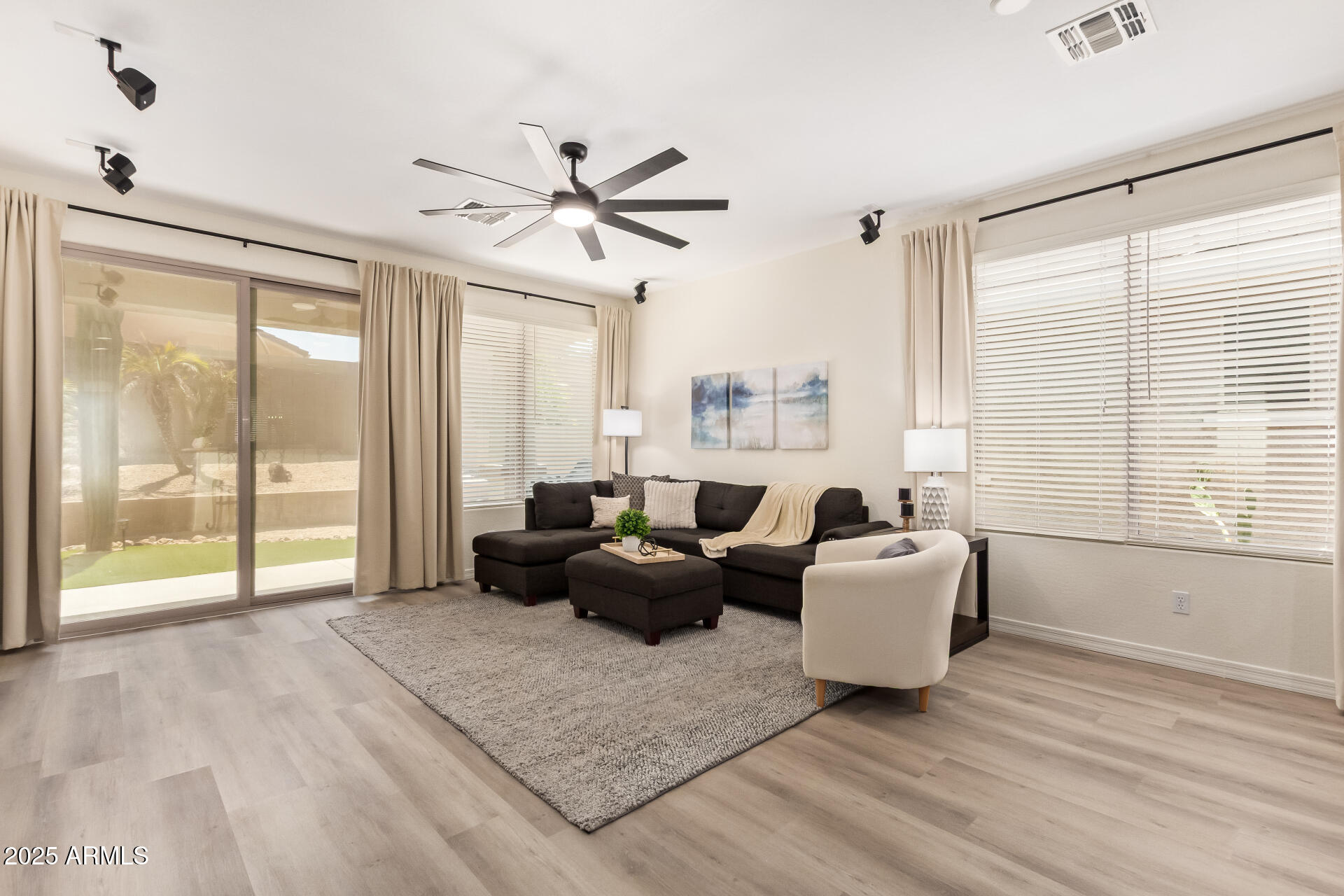 697 W TWIN PEAKS Parkway