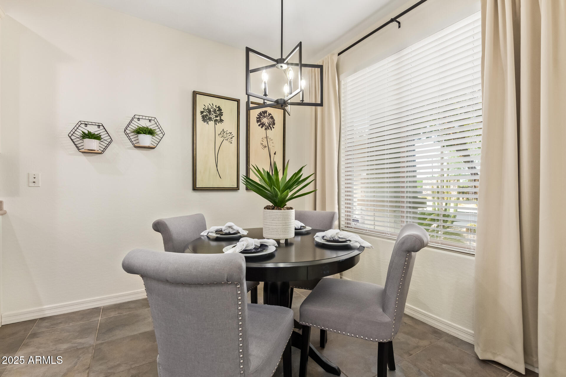 697 W TWIN PEAKS Parkway