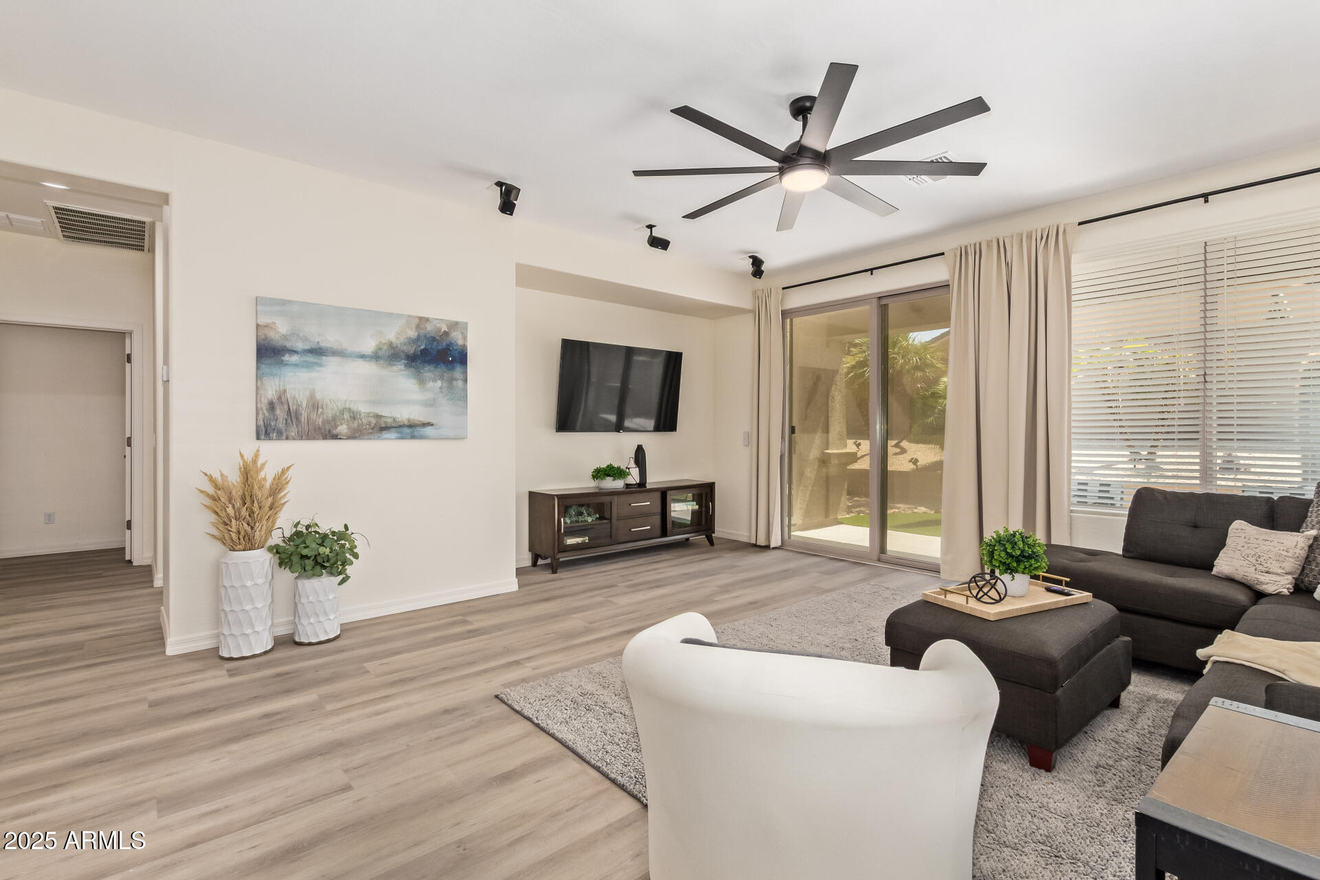 697 W TWIN PEAKS Parkway