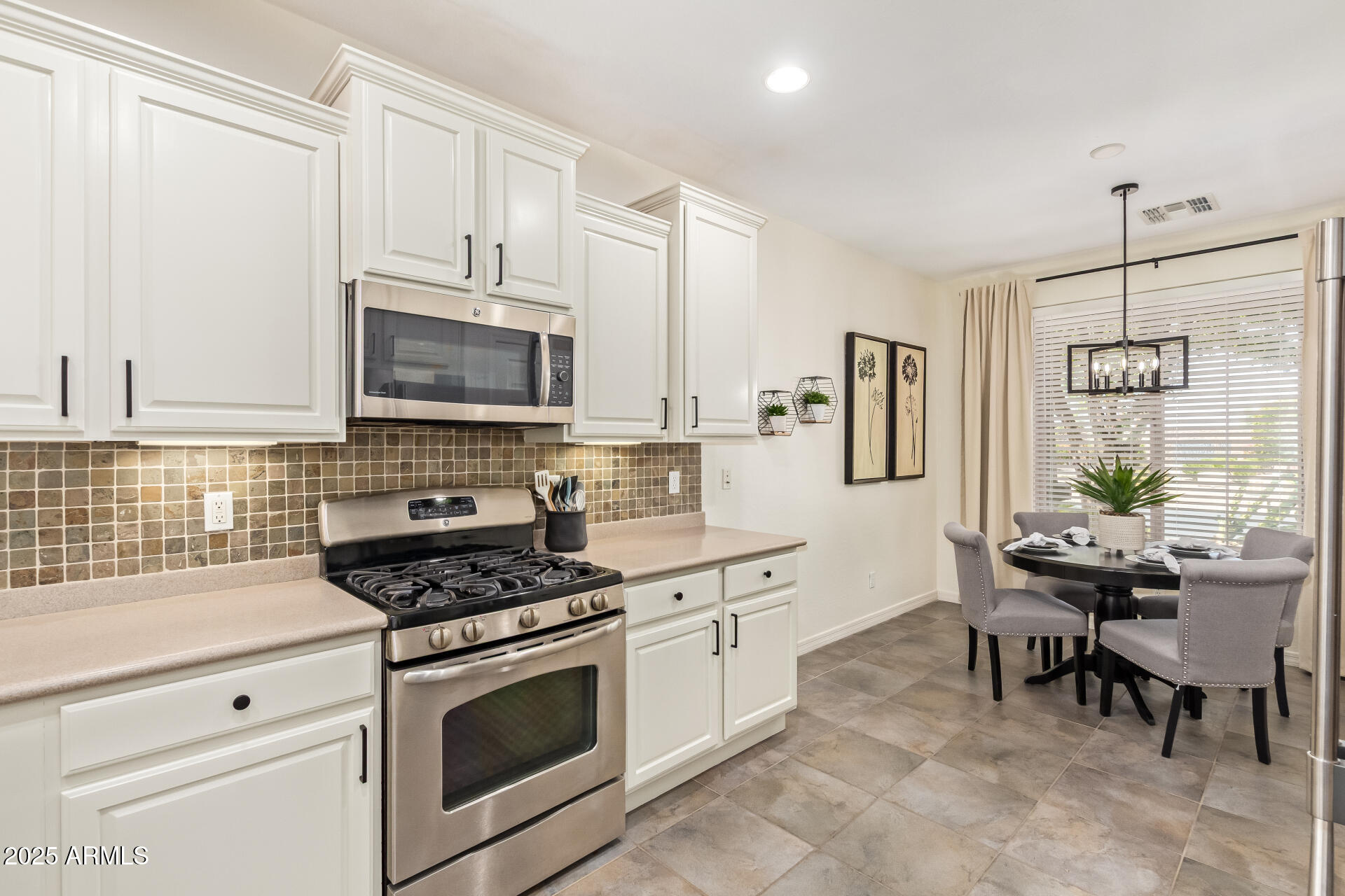 697 W TWIN PEAKS Parkway