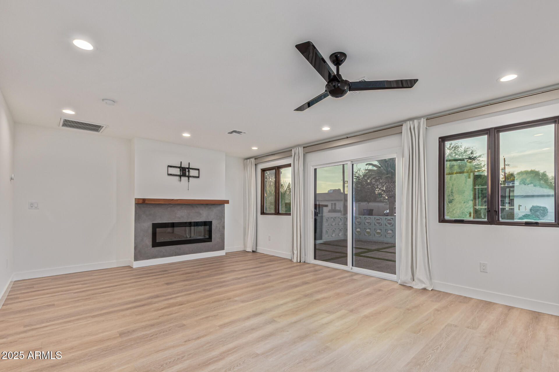 1745 E SAN JUAN Avenue