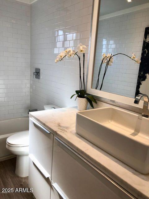 4401 N 12TH Street, 121