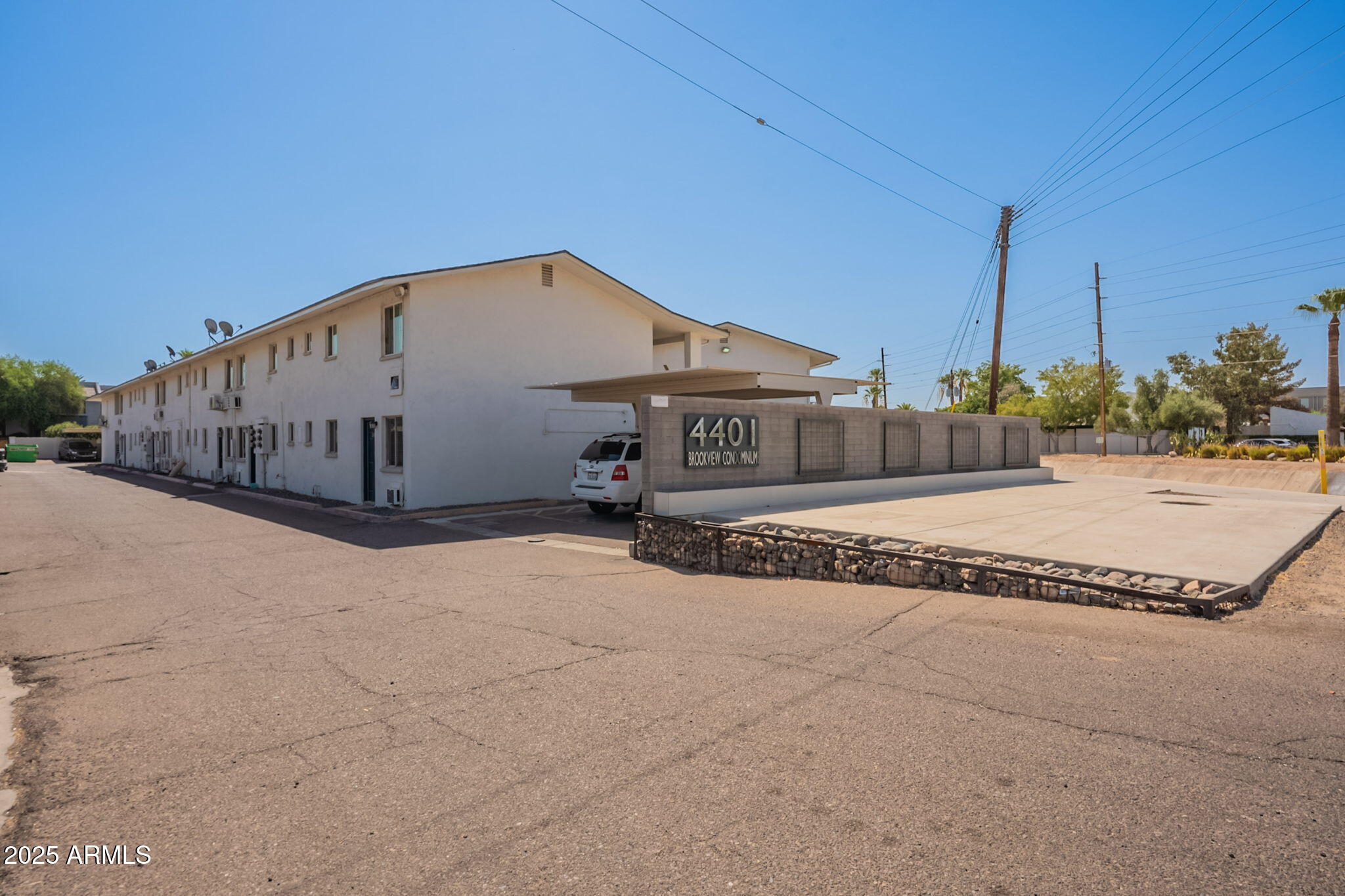 4401 N 12TH Street, 121