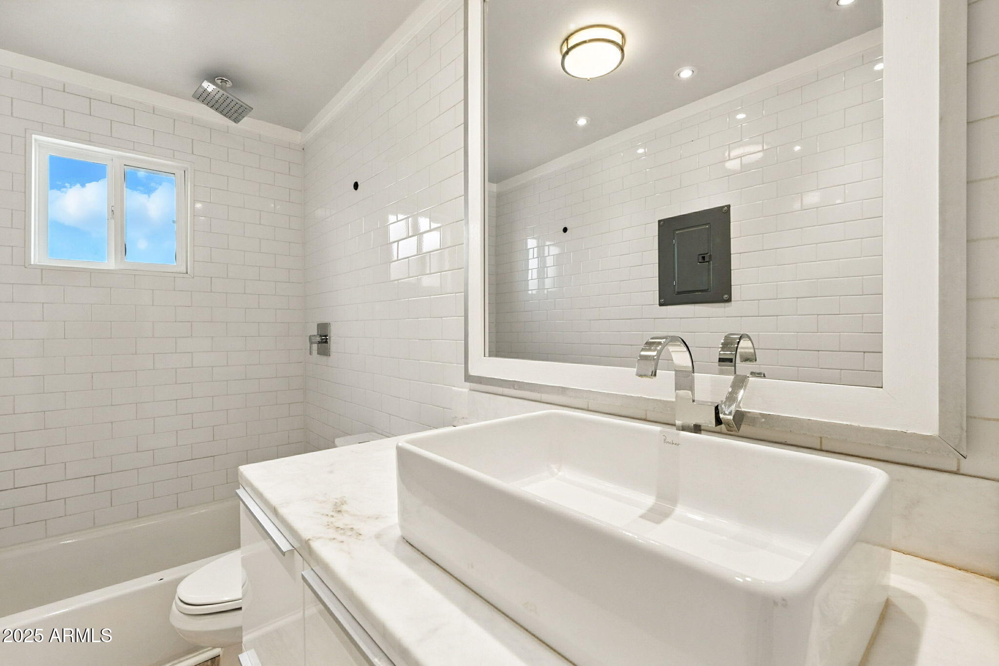 4401 N 12TH Street, 121