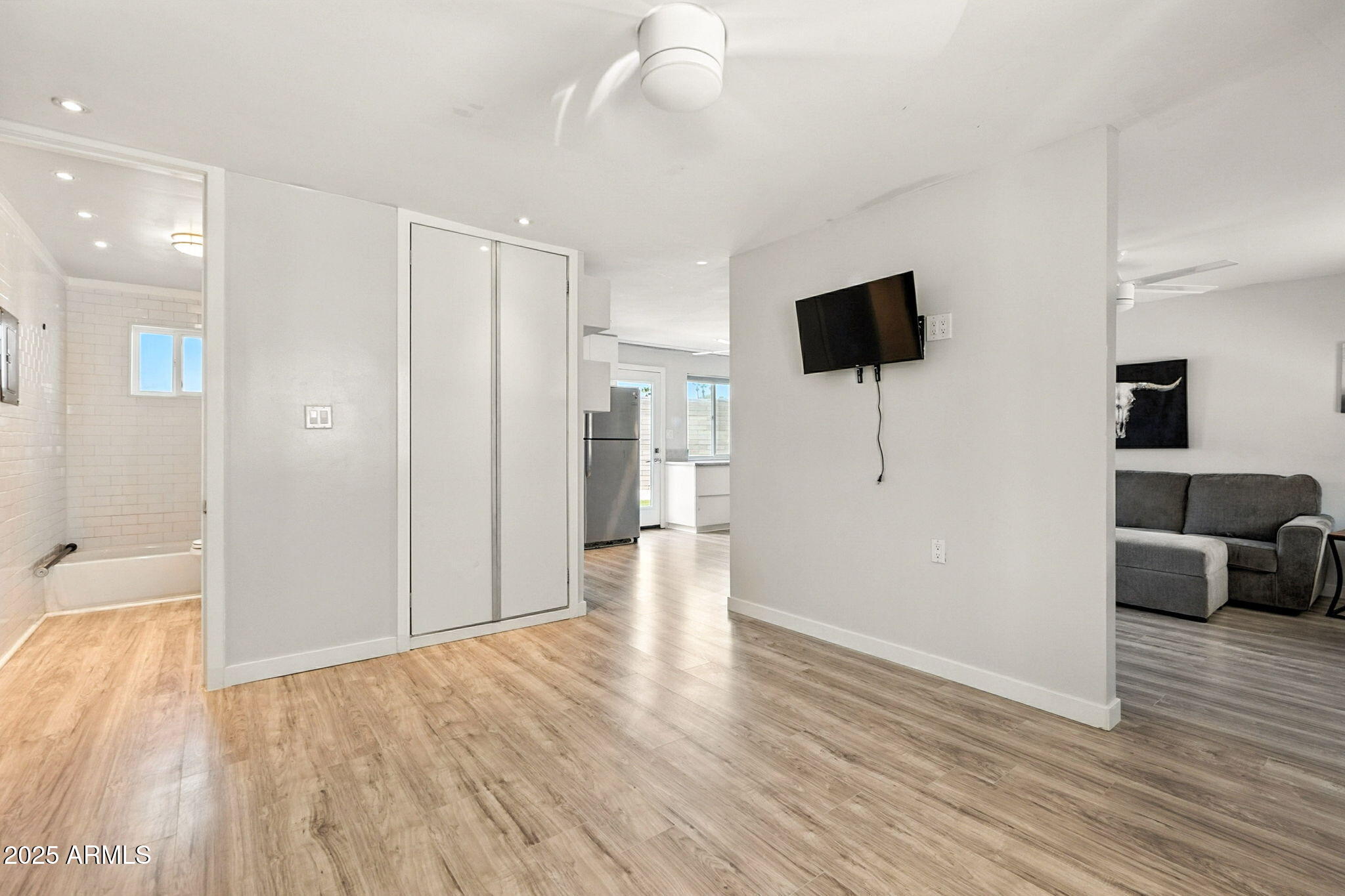 4401 N 12TH Street, 121