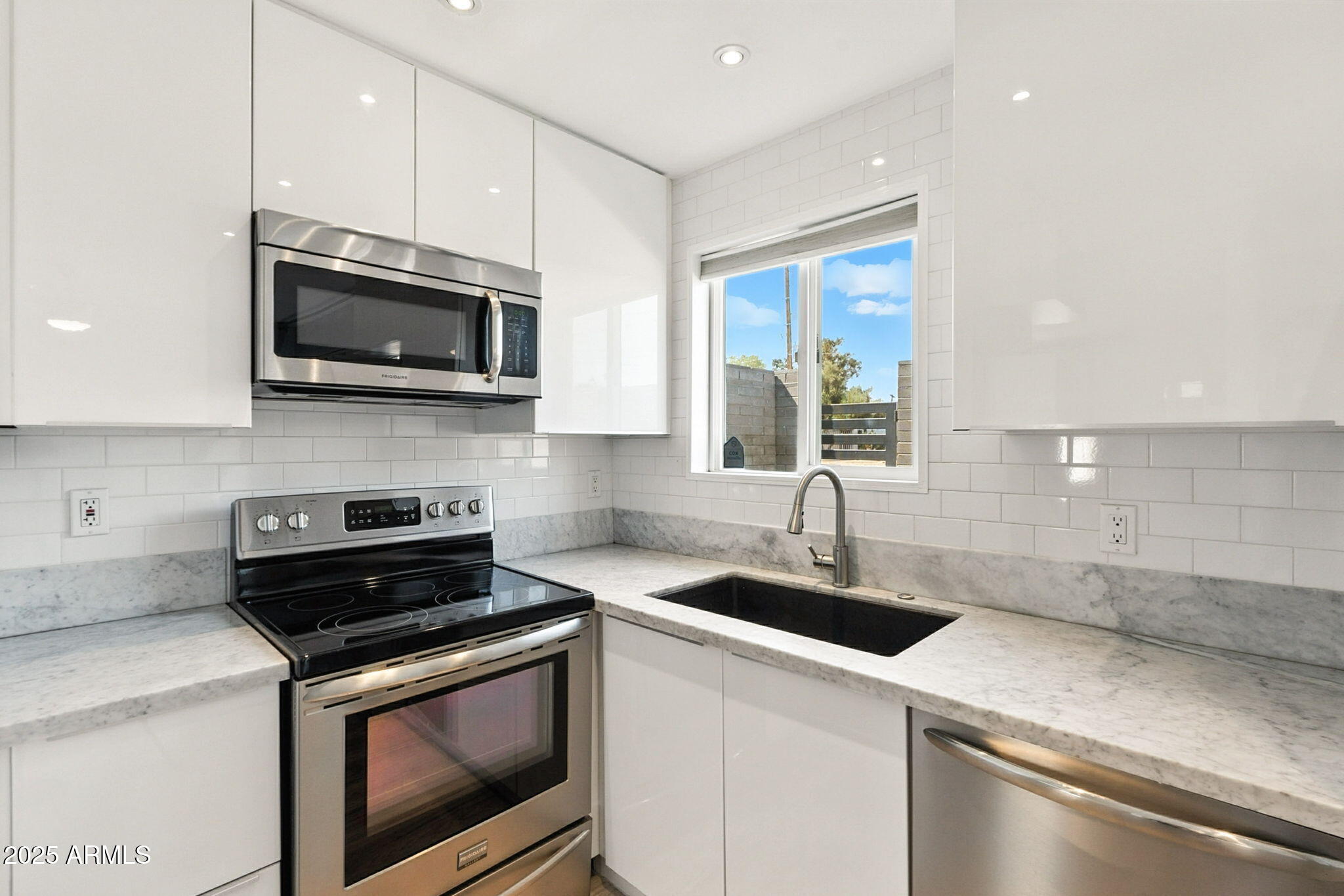 4401 N 12TH Street, 121