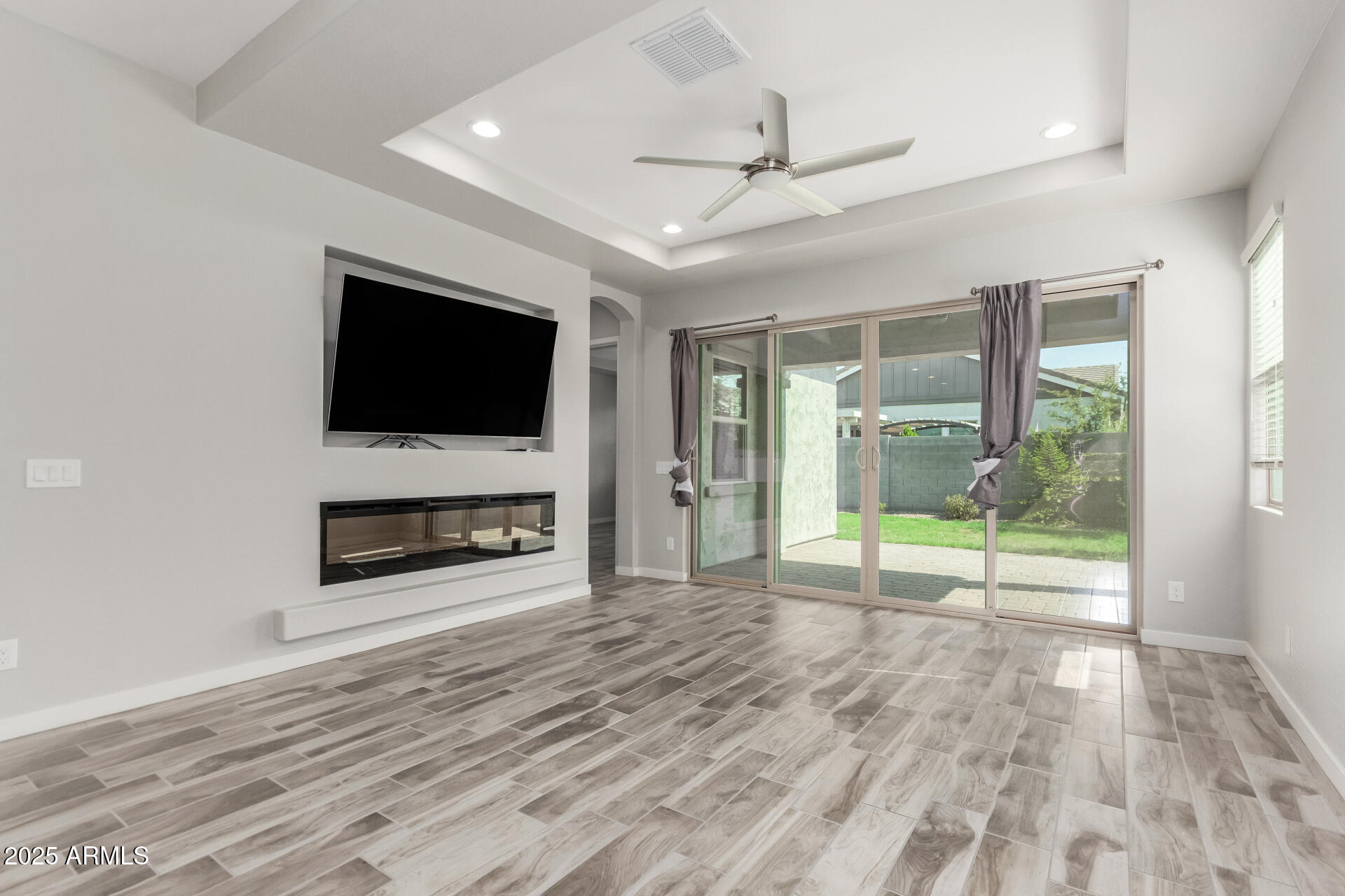 3561 E ARABIAN Drive