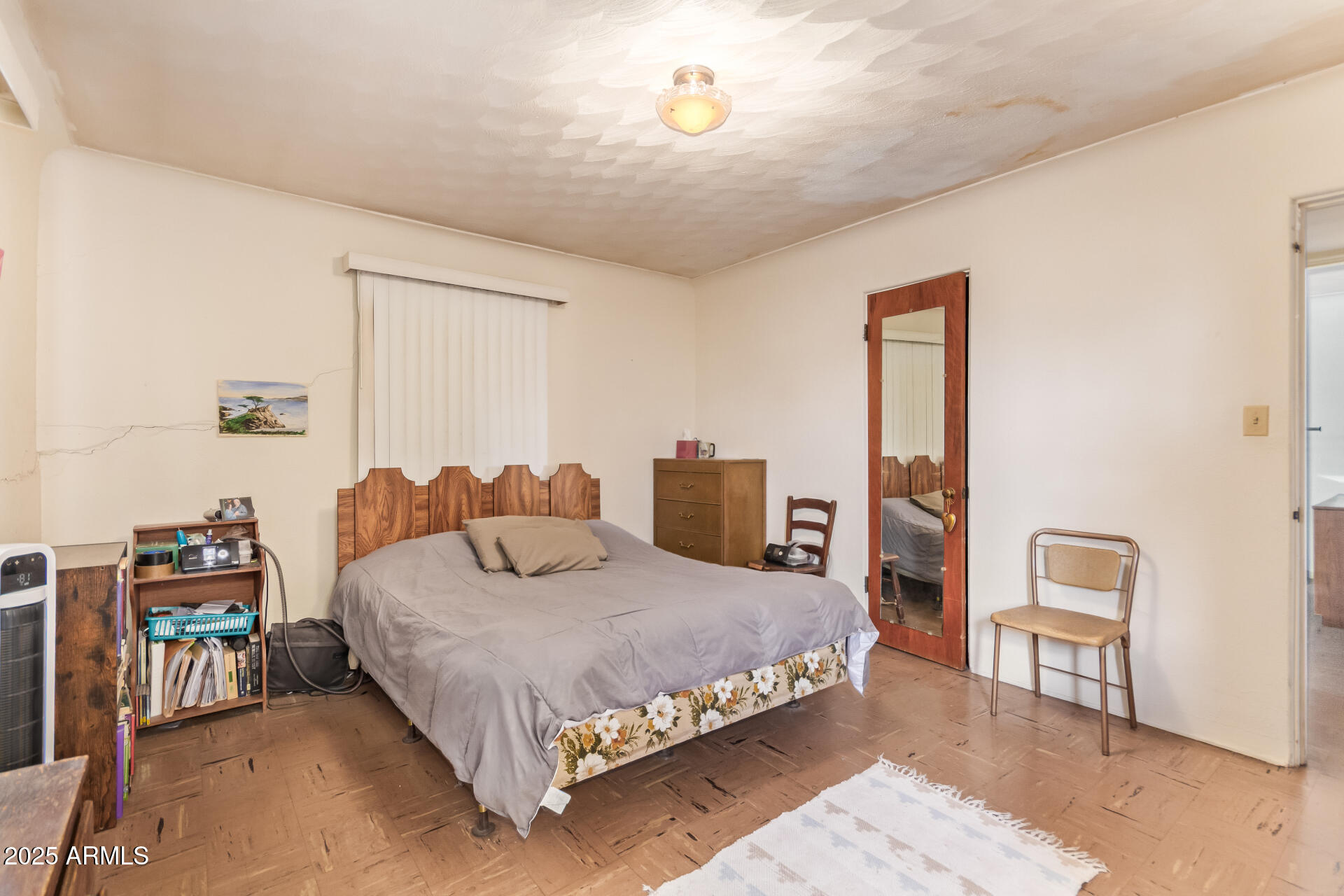 1137 N ROSEMONT Boulevard