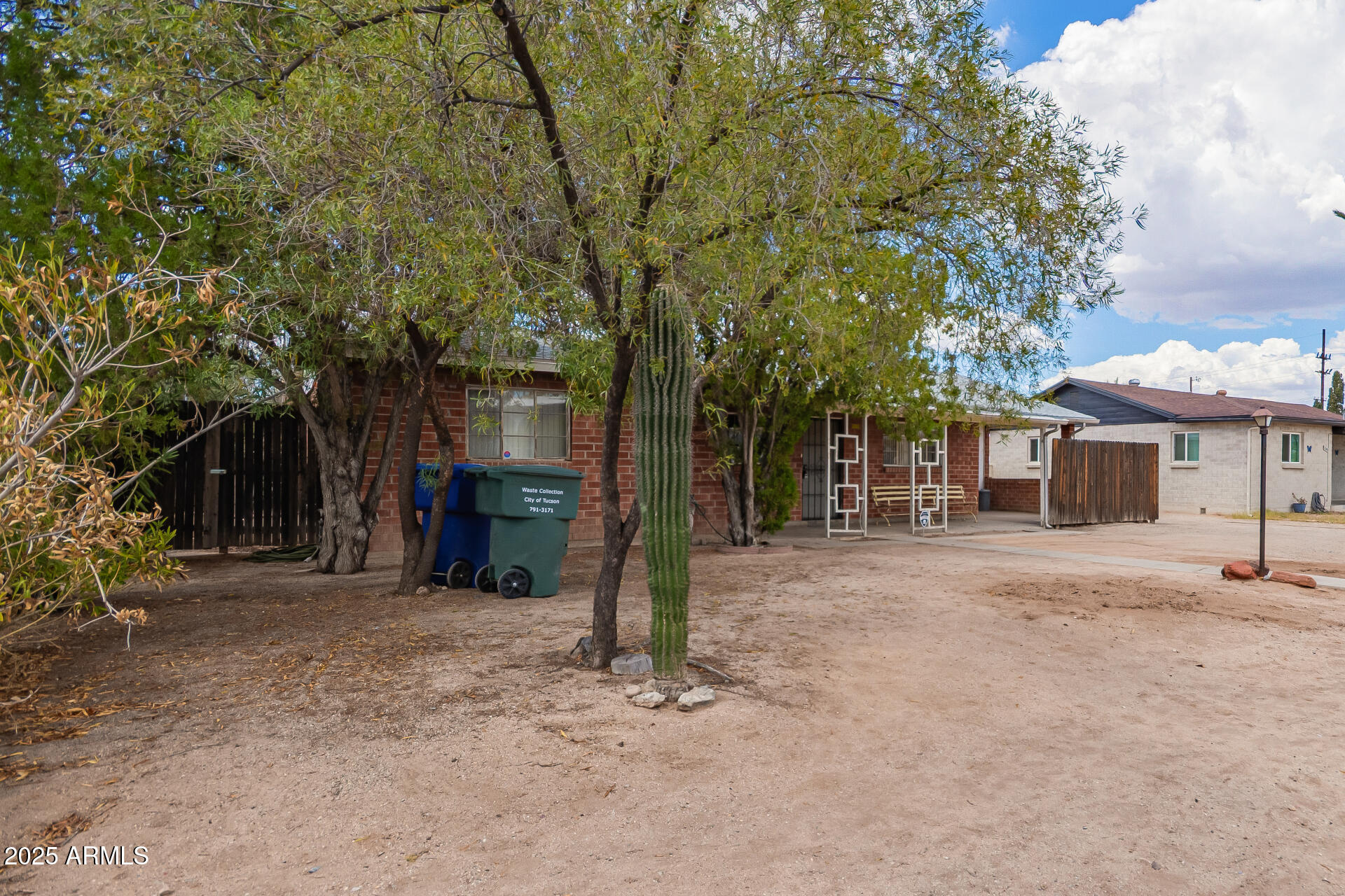 1137 N ROSEMONT Boulevard