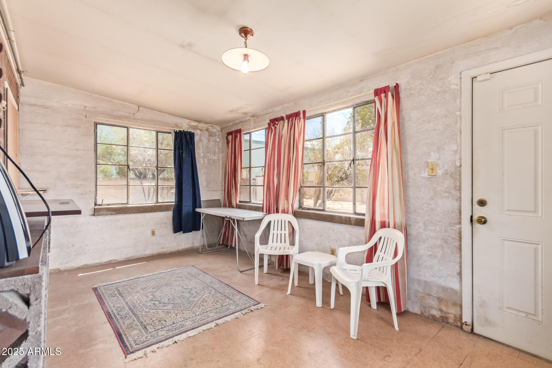 1137 N ROSEMONT Boulevard