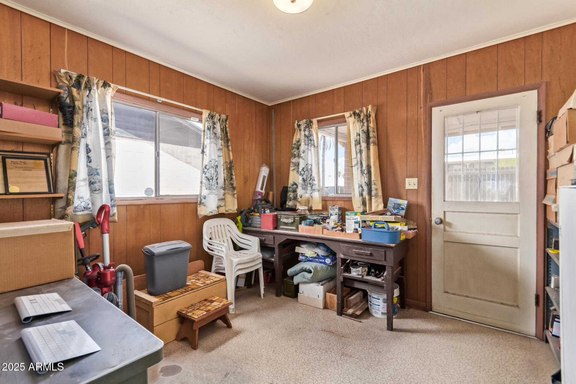 1137 N ROSEMONT Boulevard