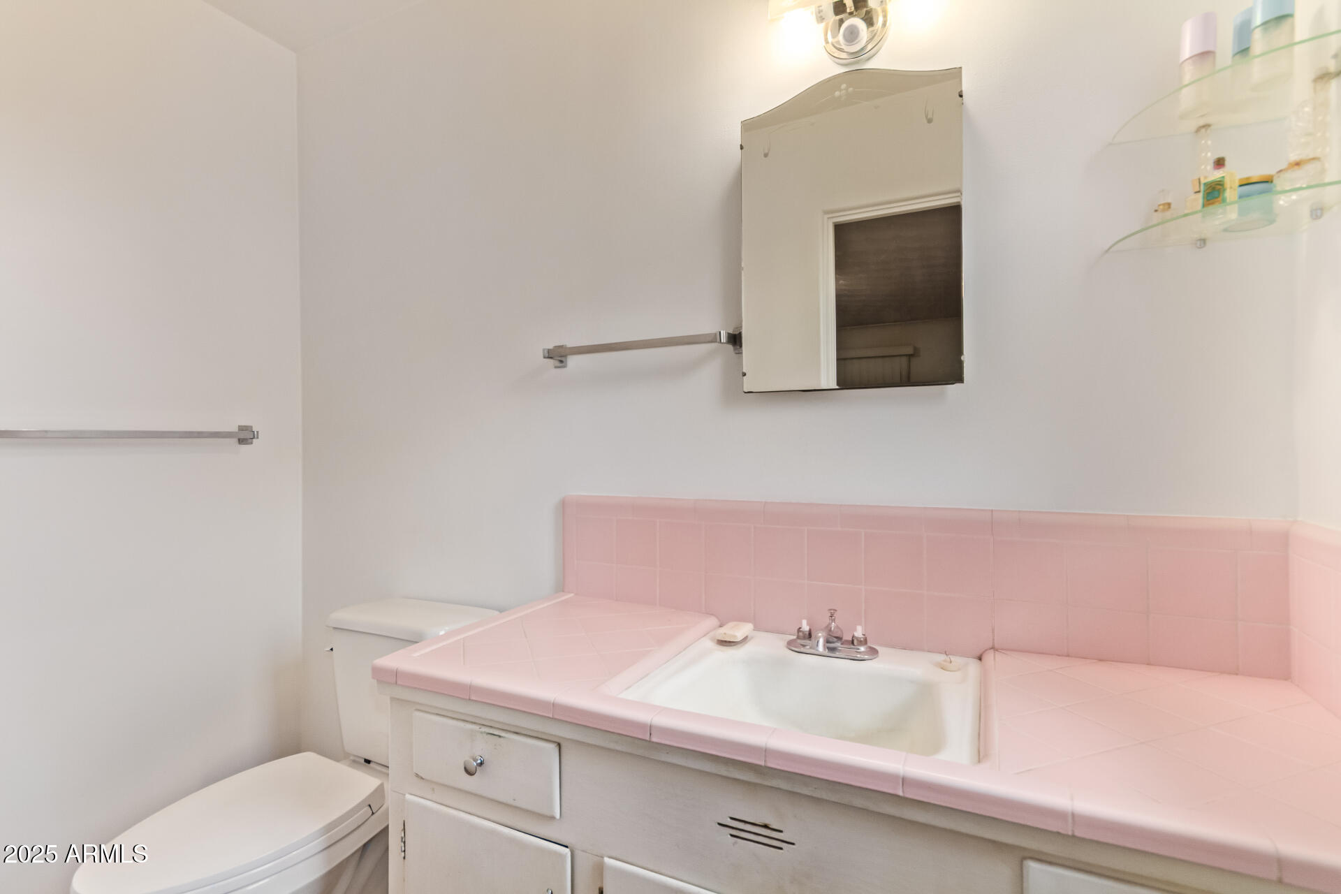 1137 N ROSEMONT Boulevard