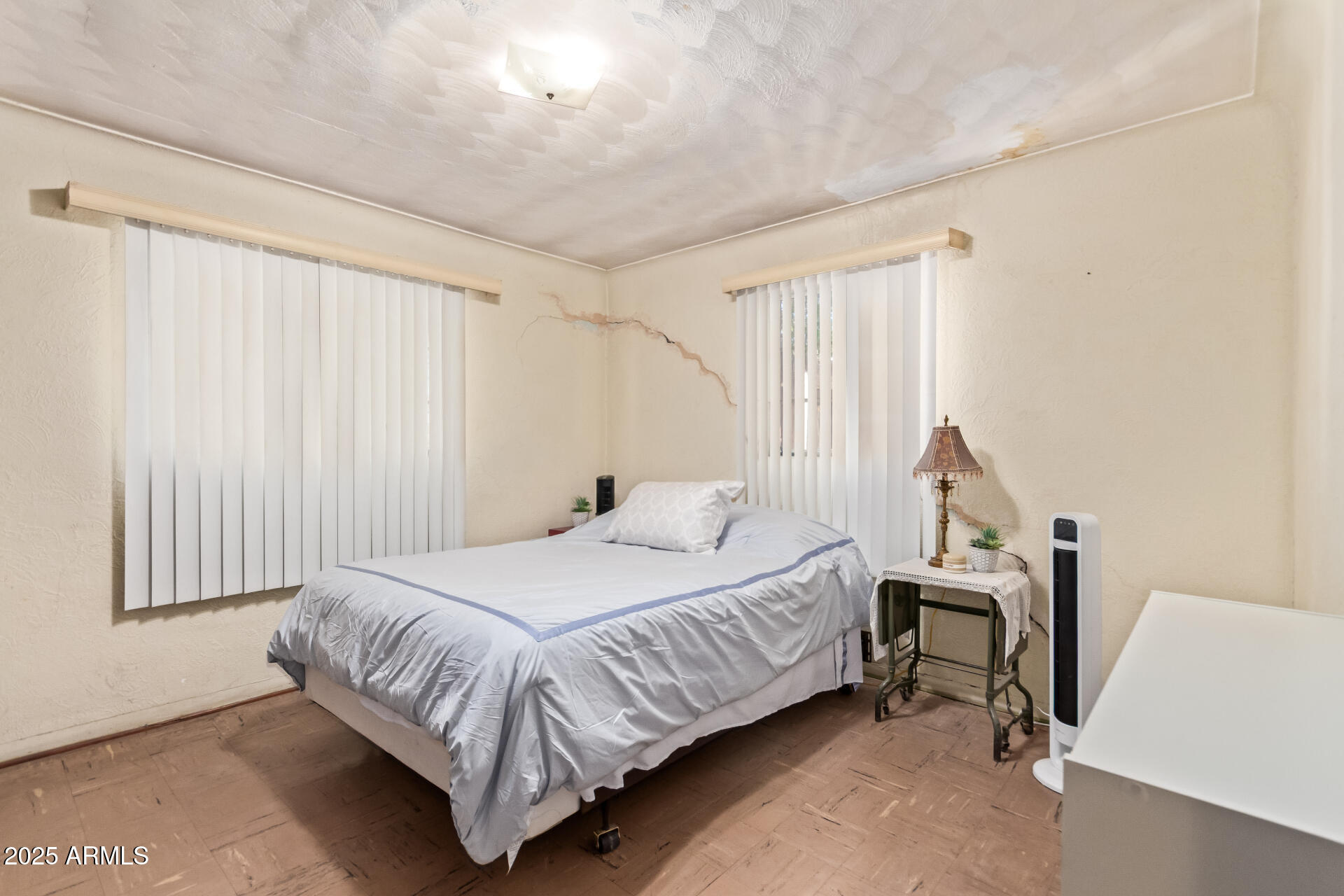 1137 N ROSEMONT Boulevard