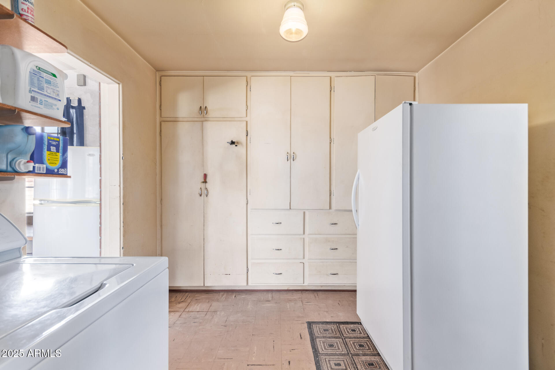 1137 N ROSEMONT Boulevard