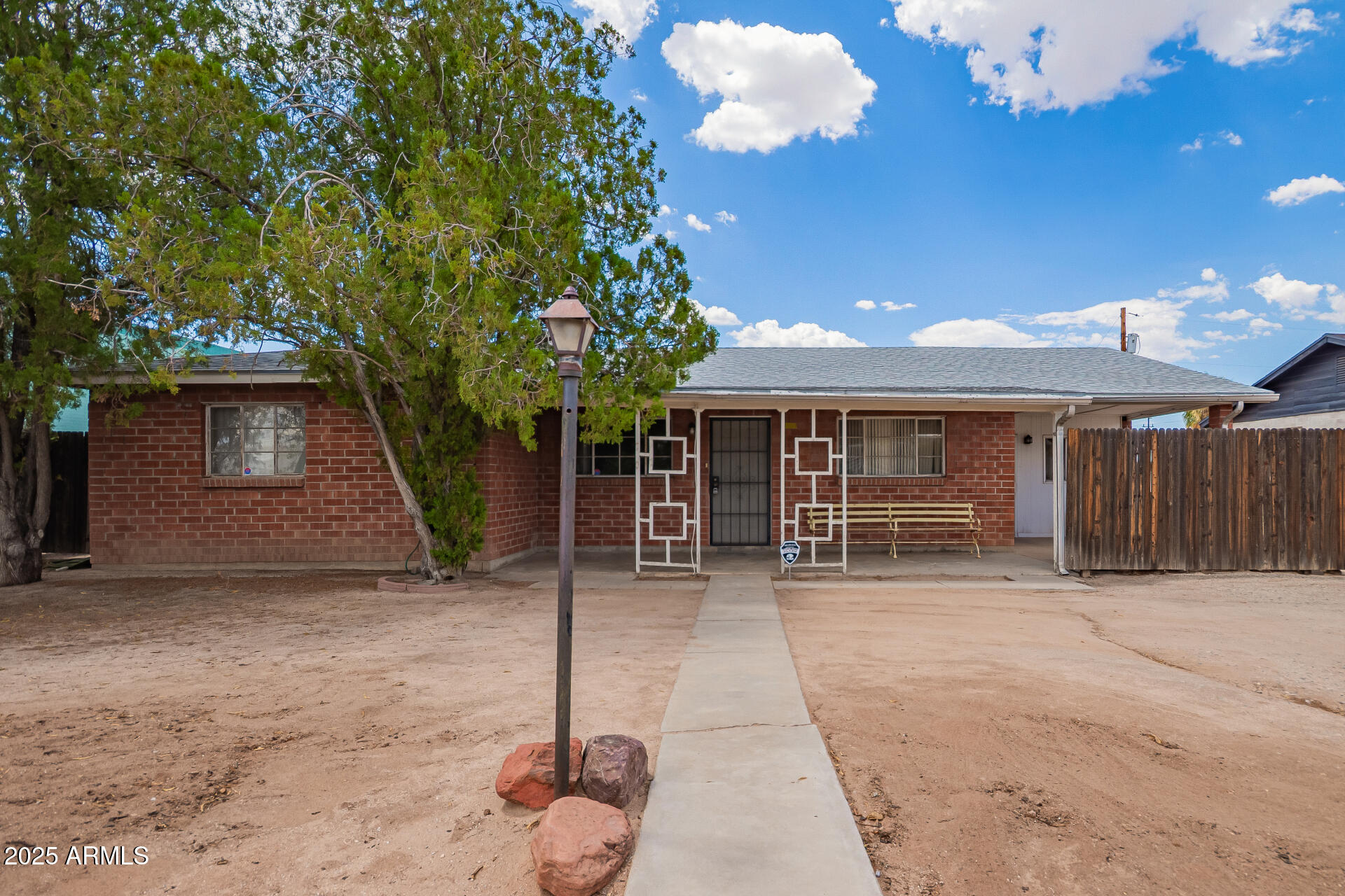 1137 N ROSEMONT Boulevard