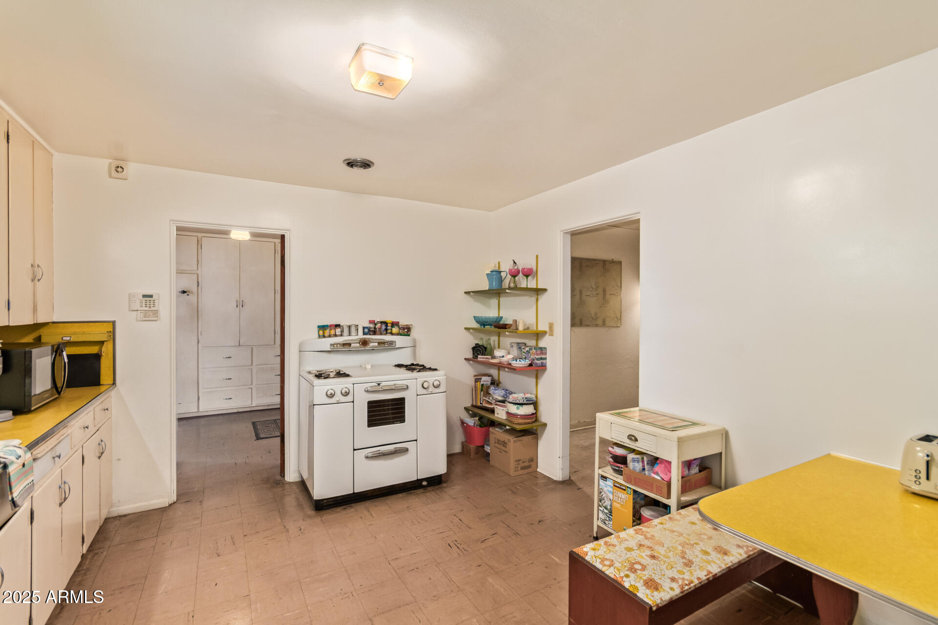 1137 N ROSEMONT Boulevard