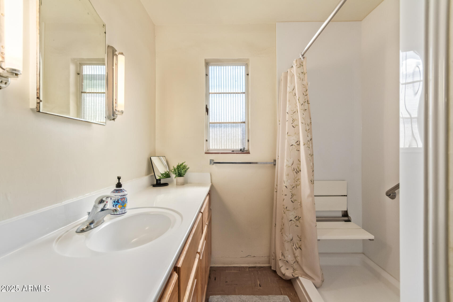 1137 N ROSEMONT Boulevard