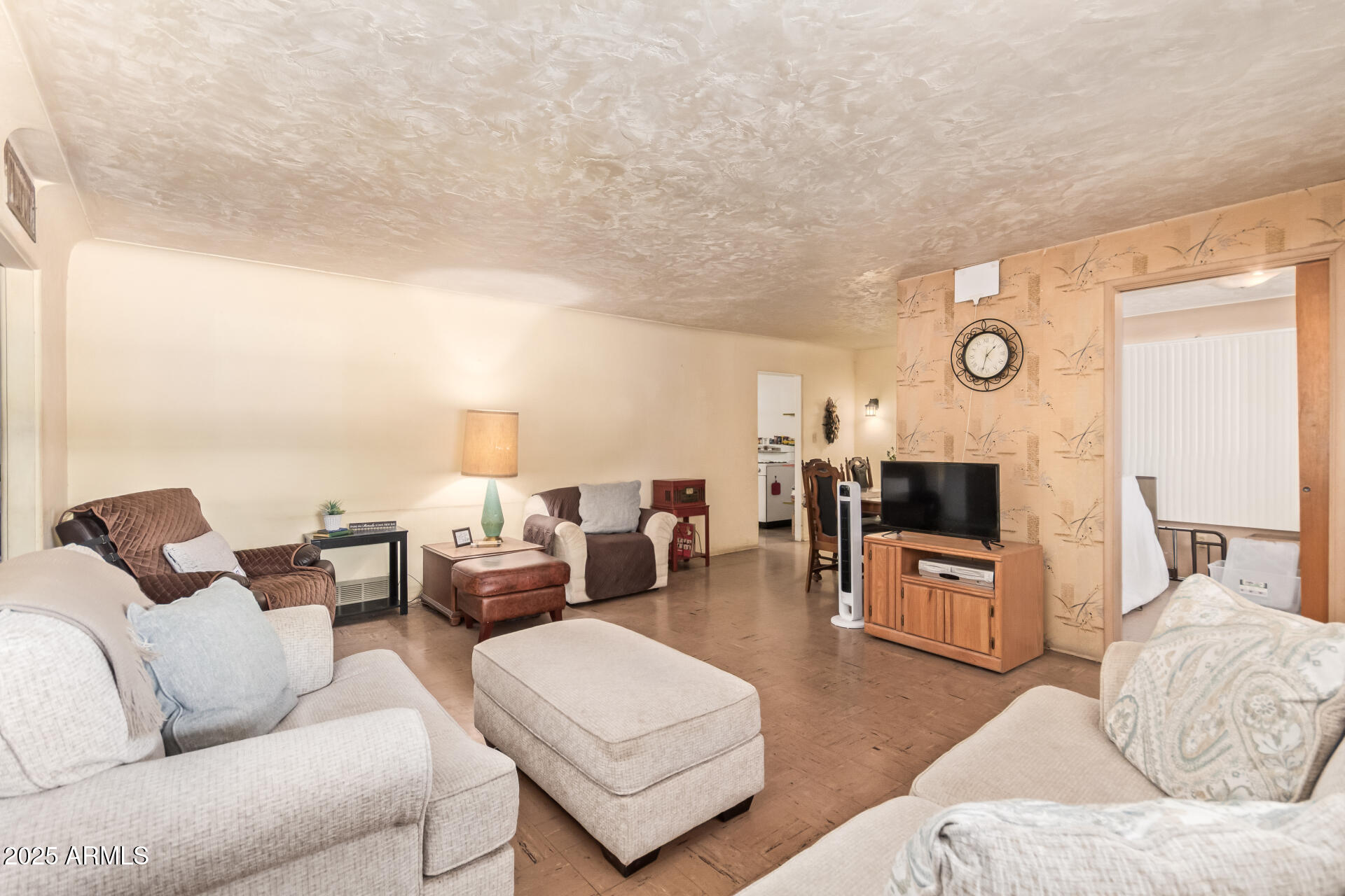 1137 N ROSEMONT Boulevard