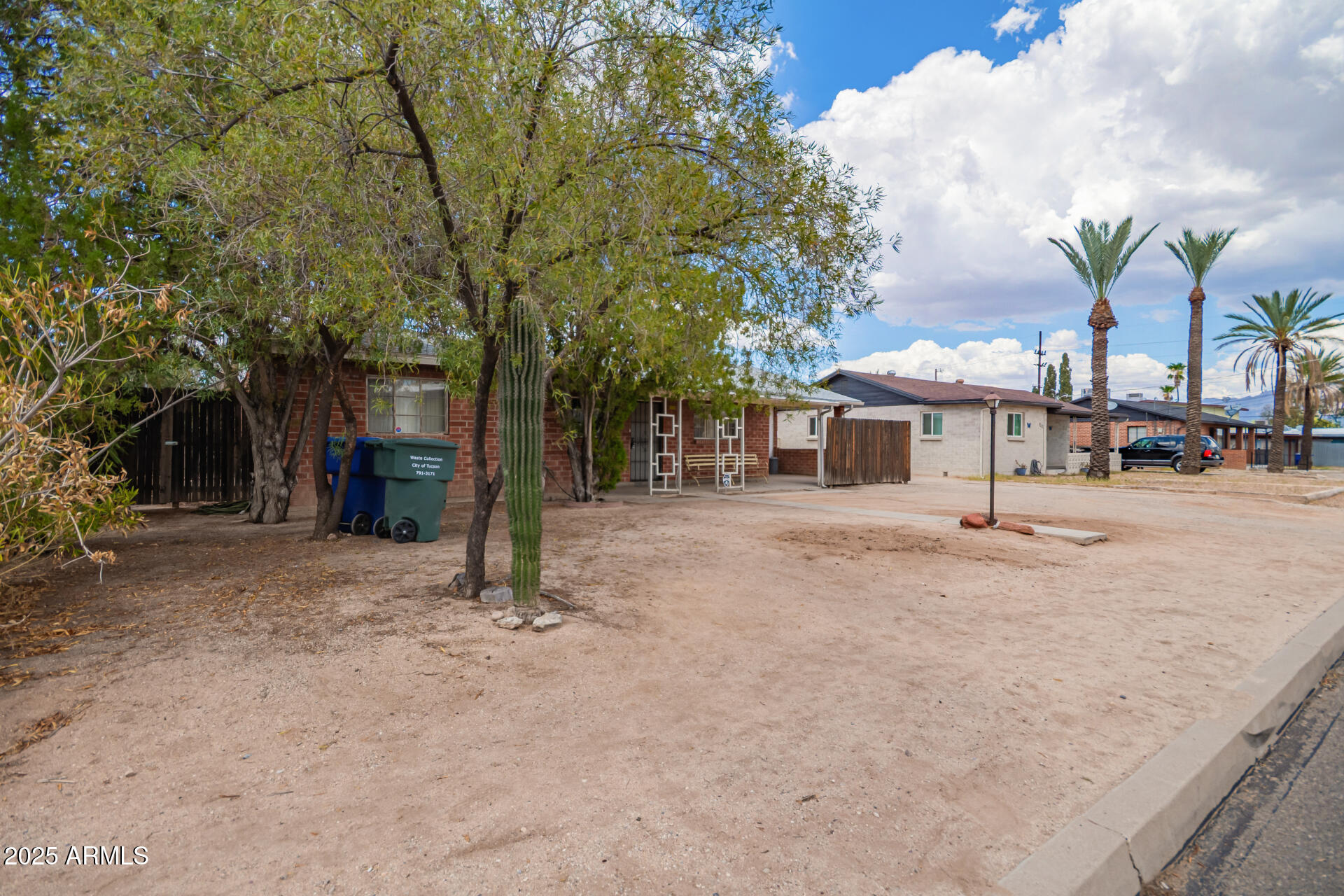 1137 N ROSEMONT Boulevard