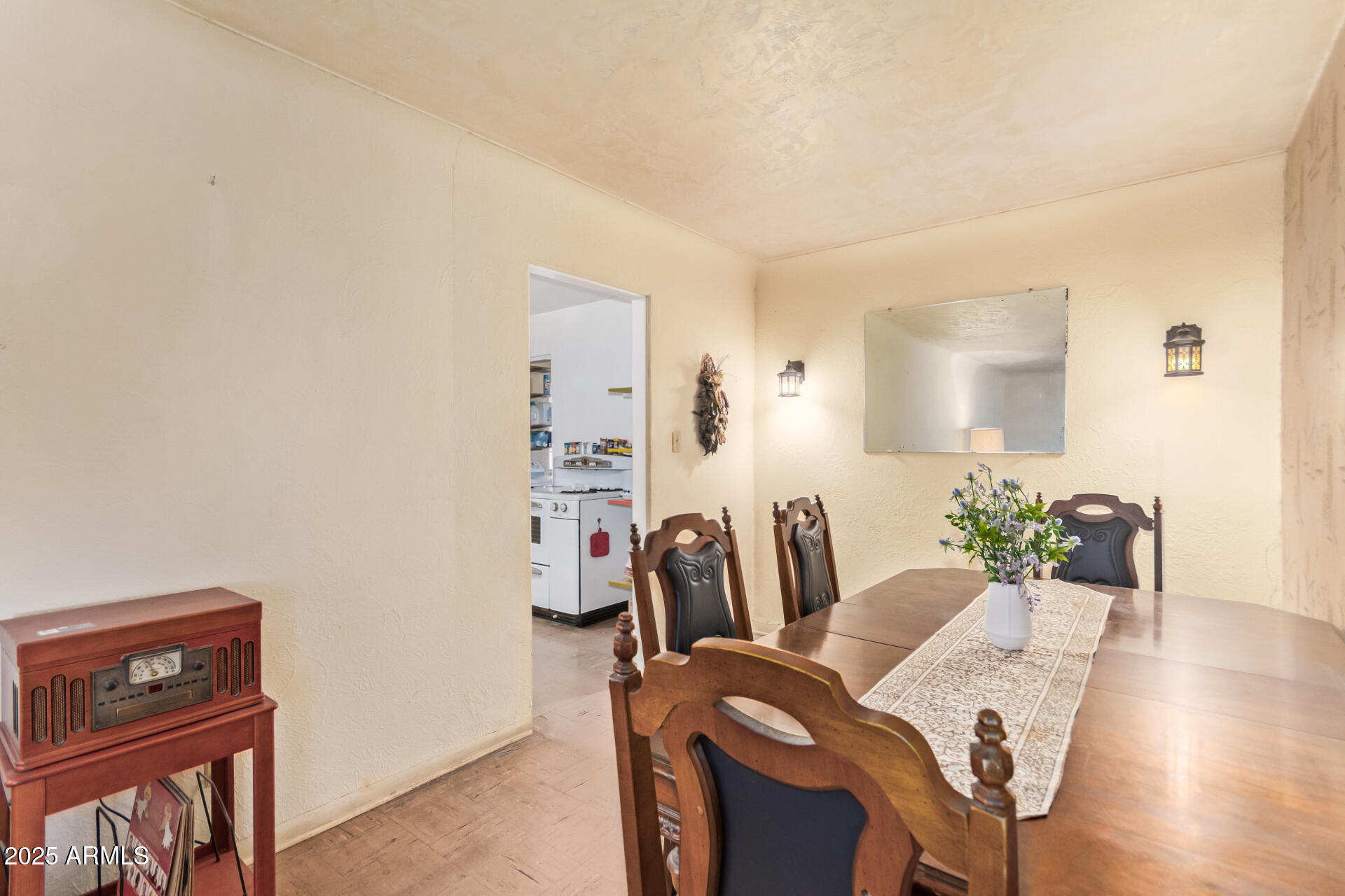 1137 N ROSEMONT Boulevard