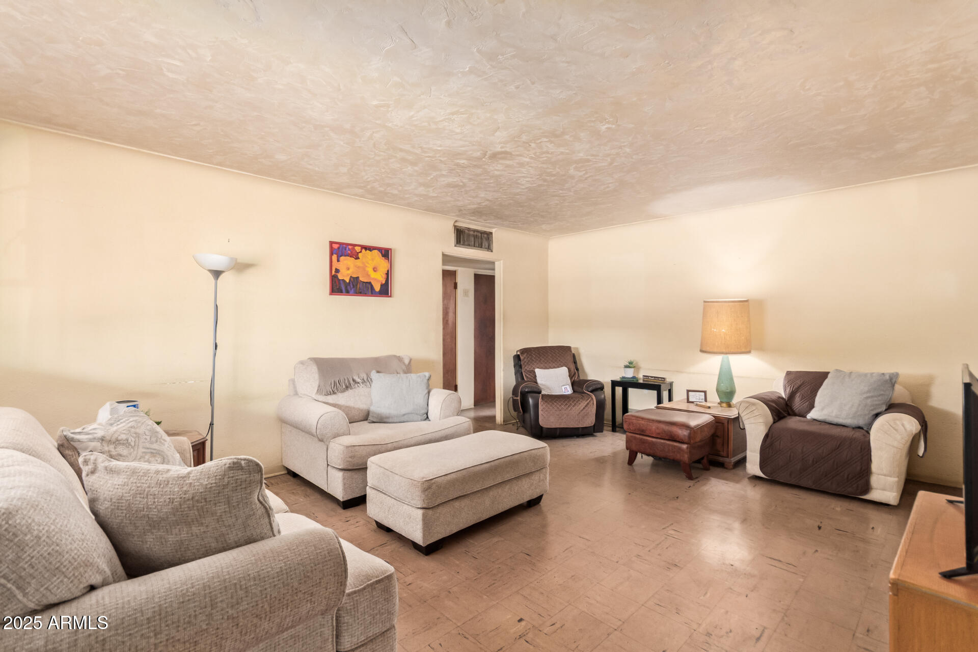 1137 N ROSEMONT Boulevard