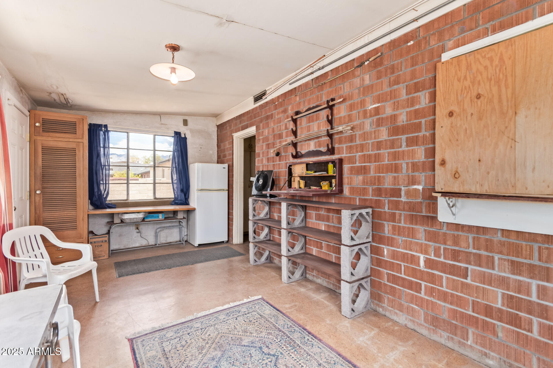 1137 N ROSEMONT Boulevard