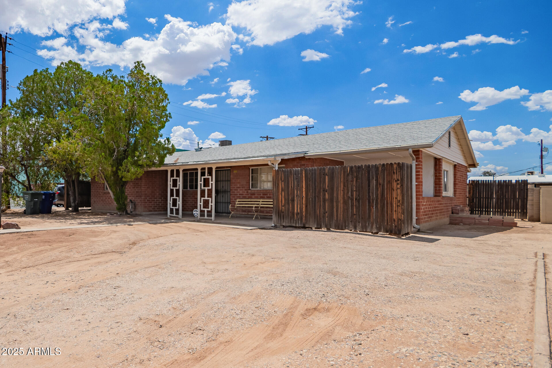 1137 N ROSEMONT Boulevard