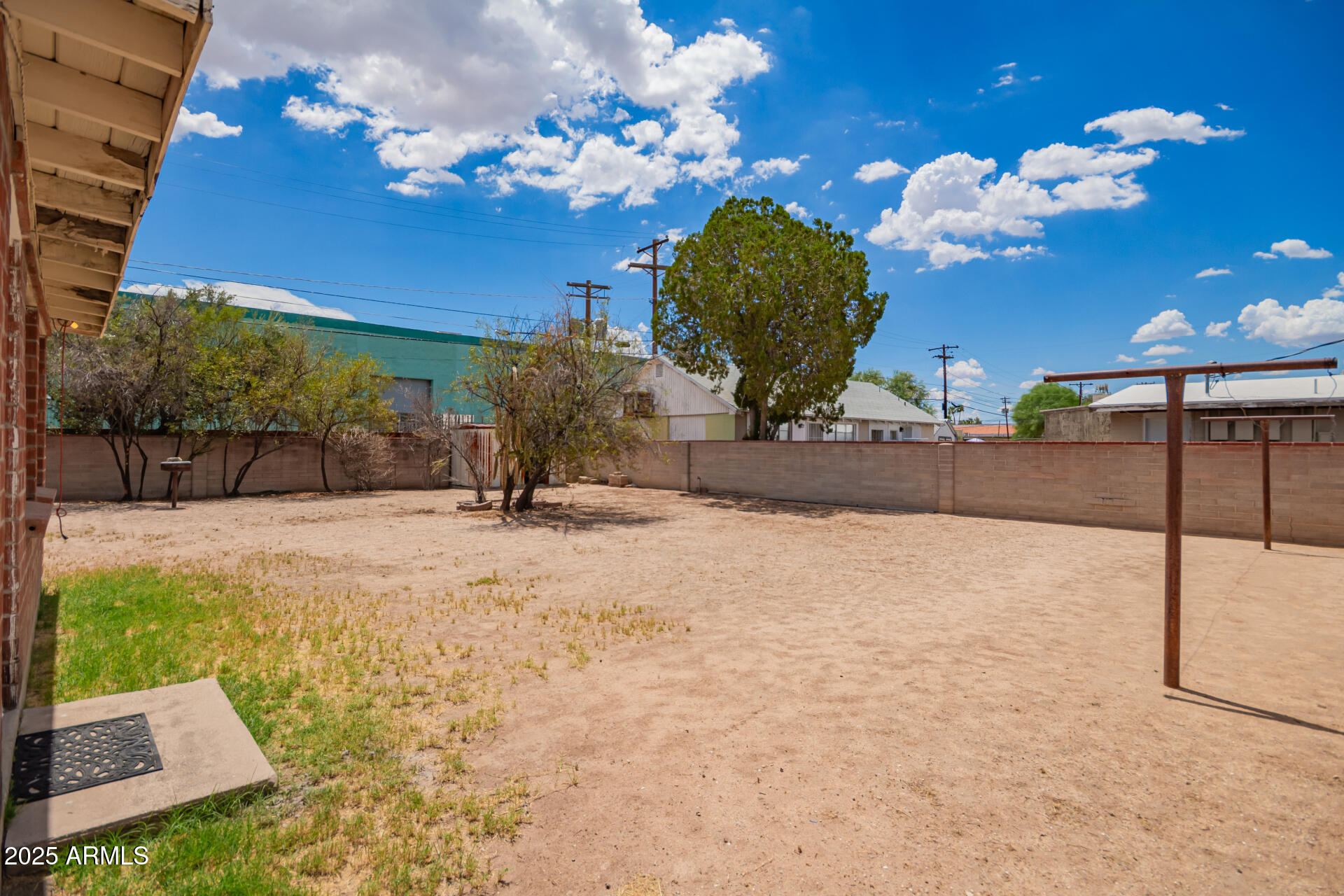 1137 N ROSEMONT Boulevard